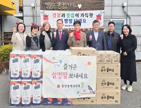 백현조 산업건설위원장 · 문석주 의원 설맞이 위문품 전달