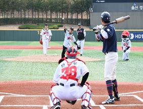 이성룡 의장, 울산웨일즈 홈경기 시구