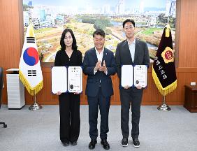 이성룡 의장, 교육청 인사발령자 임용장 수여