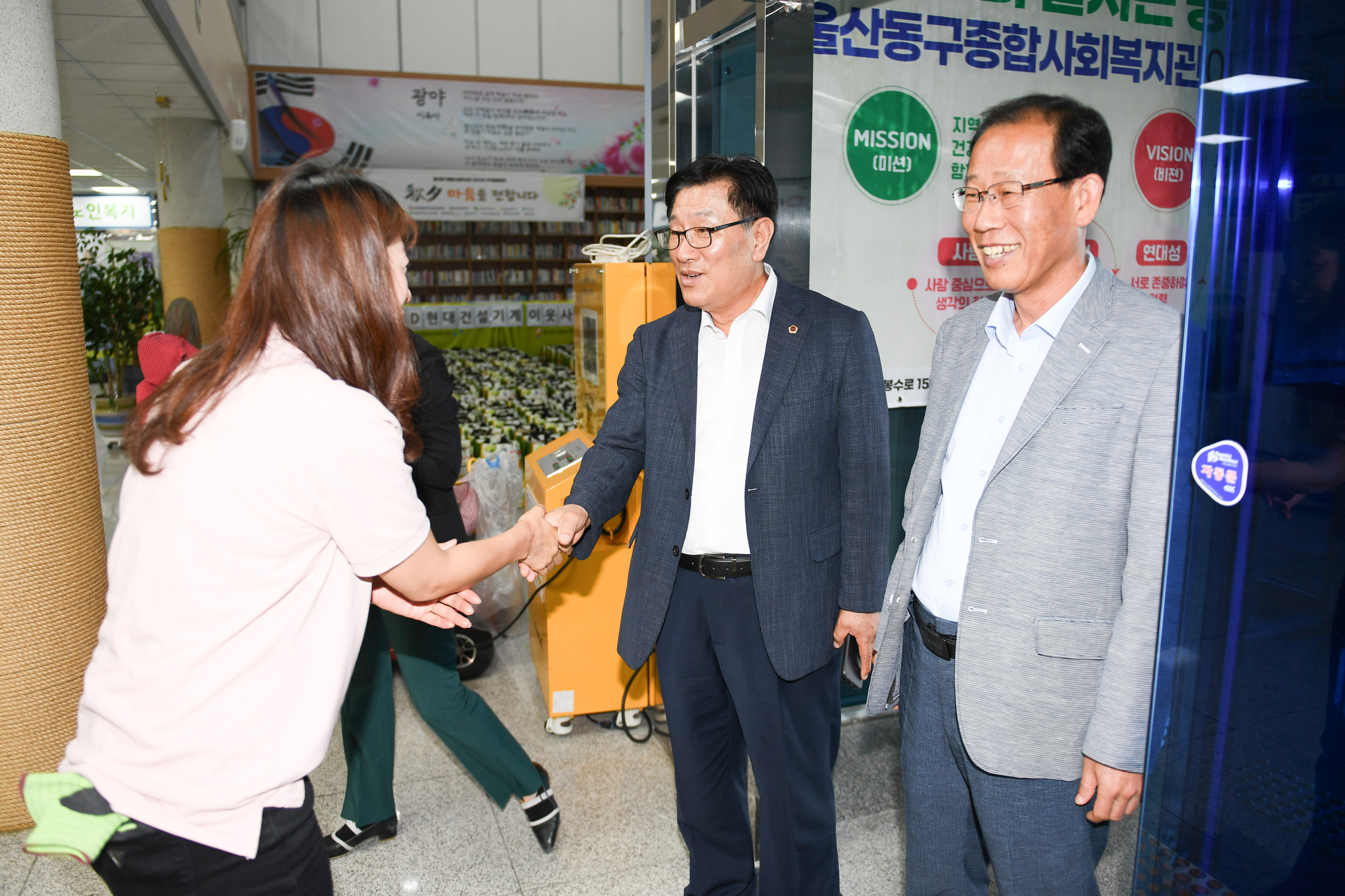  강대길 부의장, 홍유준, 김수종 의원, 2023년 추석맞이 사회복지시설 위문2