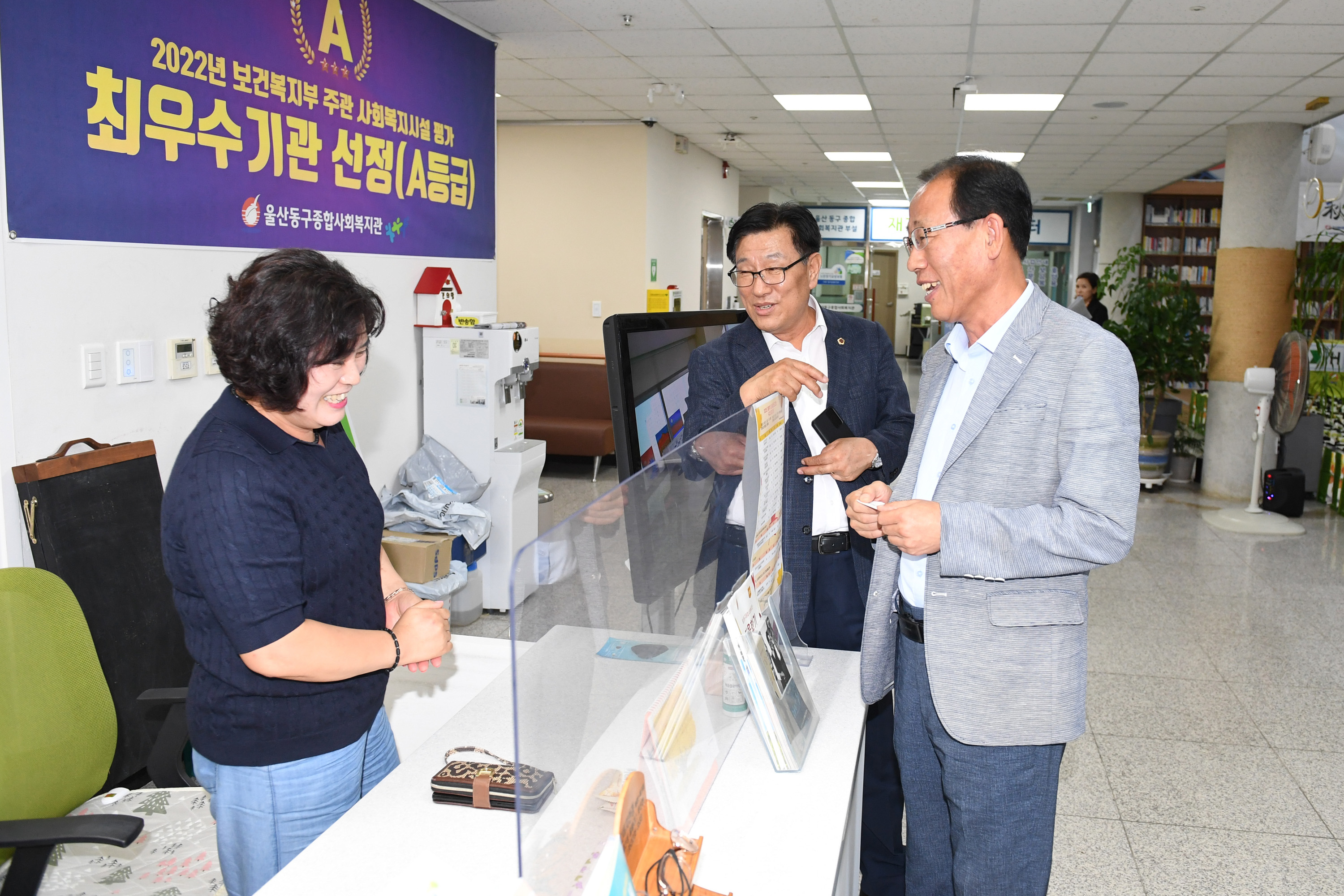  강대길 부의장, 홍유준, 김수종 의원, 2023년 추석맞이 사회복지시설 위문3