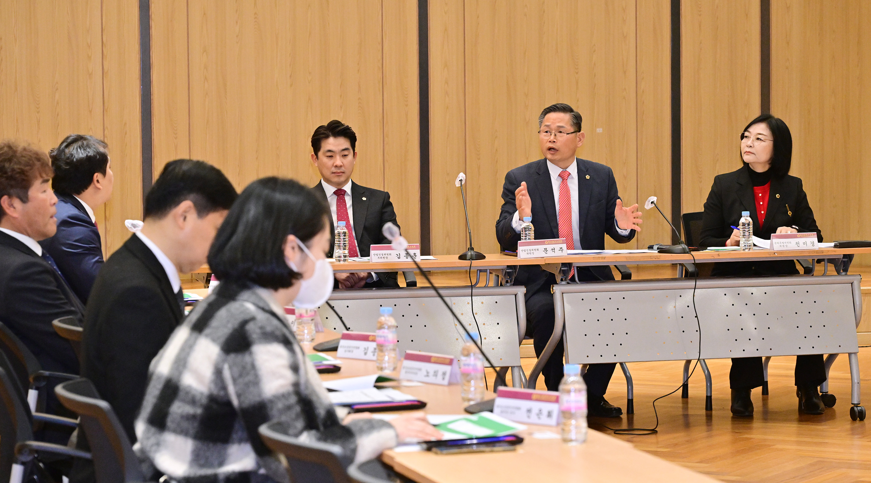 문석주 산업건설위원장·김종훈·천미경 의원, 소상공인 지원사업 통합시스템 의견 청취 간담회4