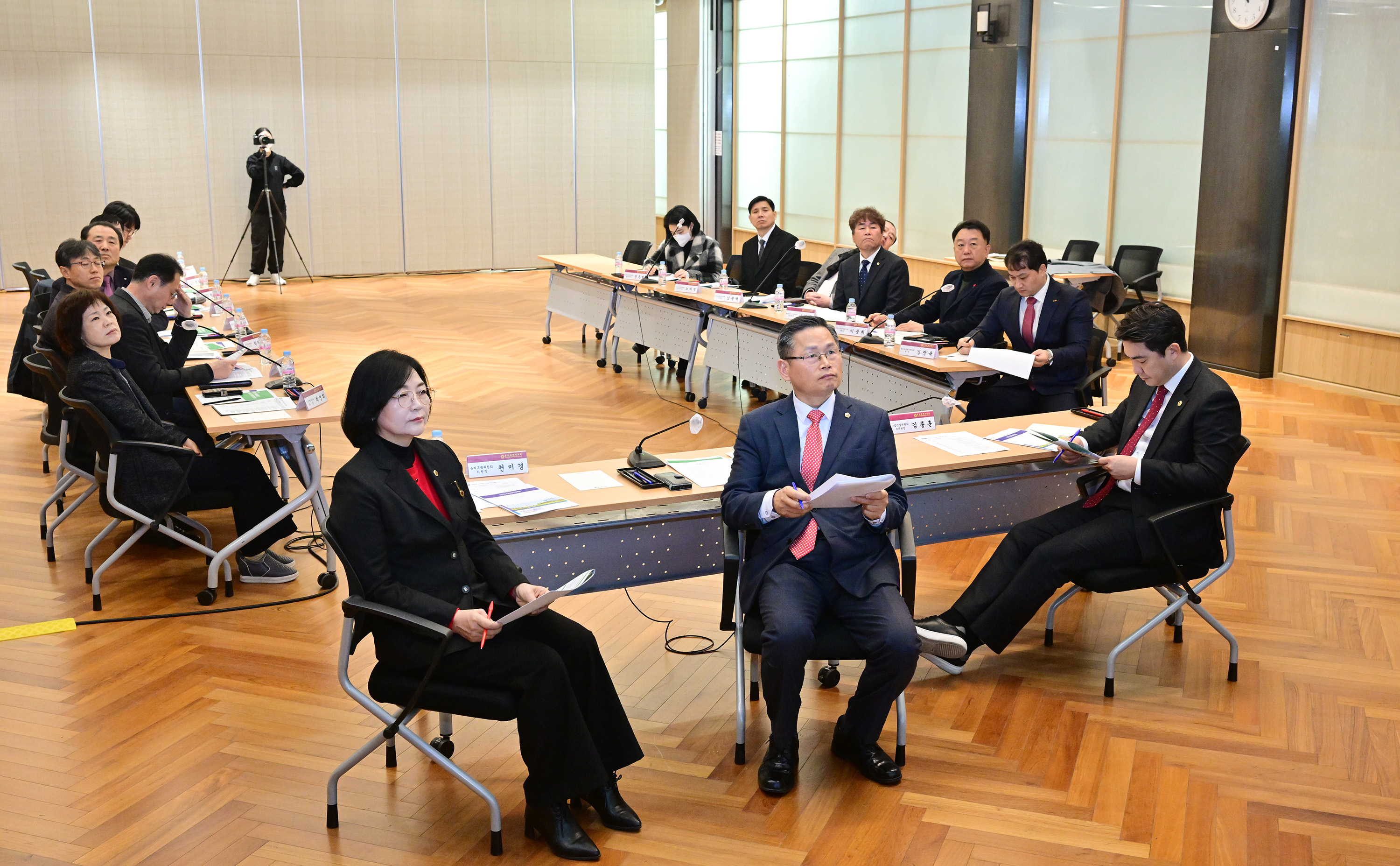 문석주 산업건설위원장·김종훈·천미경 의원, 소상공인 지원사업 통합시스템 의견 청취 간담회9