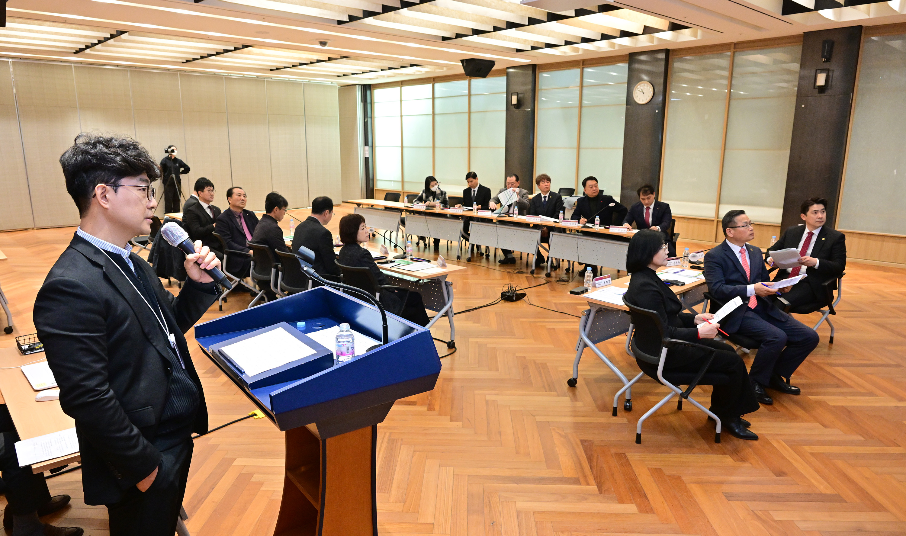 문석주 산업건설위원장·김종훈·천미경 의원, 소상공인 지원사업 통합시스템 의견 청취 간담회10