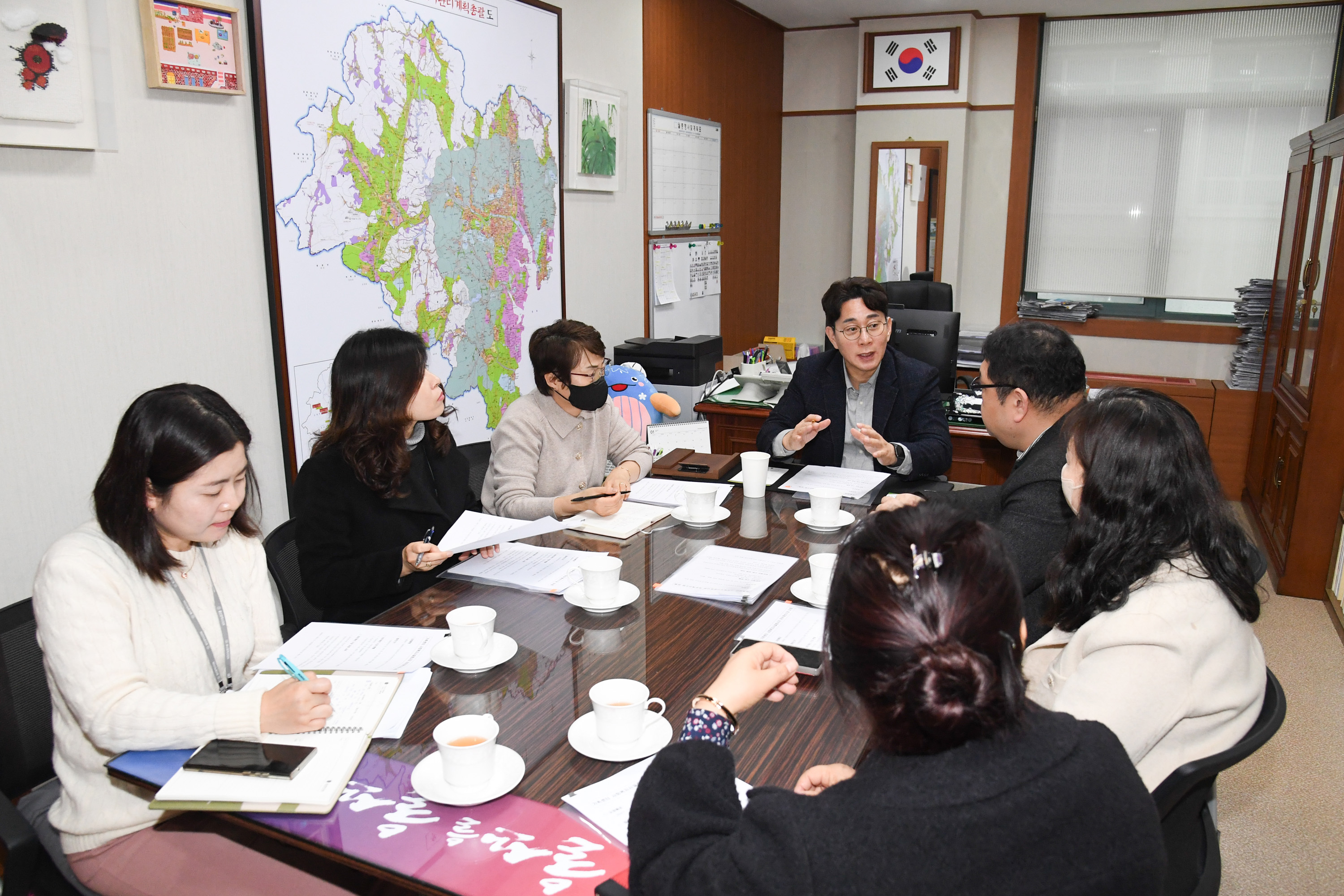 방인섭 환경복지부위원장, 가족센터 사회복지시설 종사자들과 처우개선수당 관련 간담회3