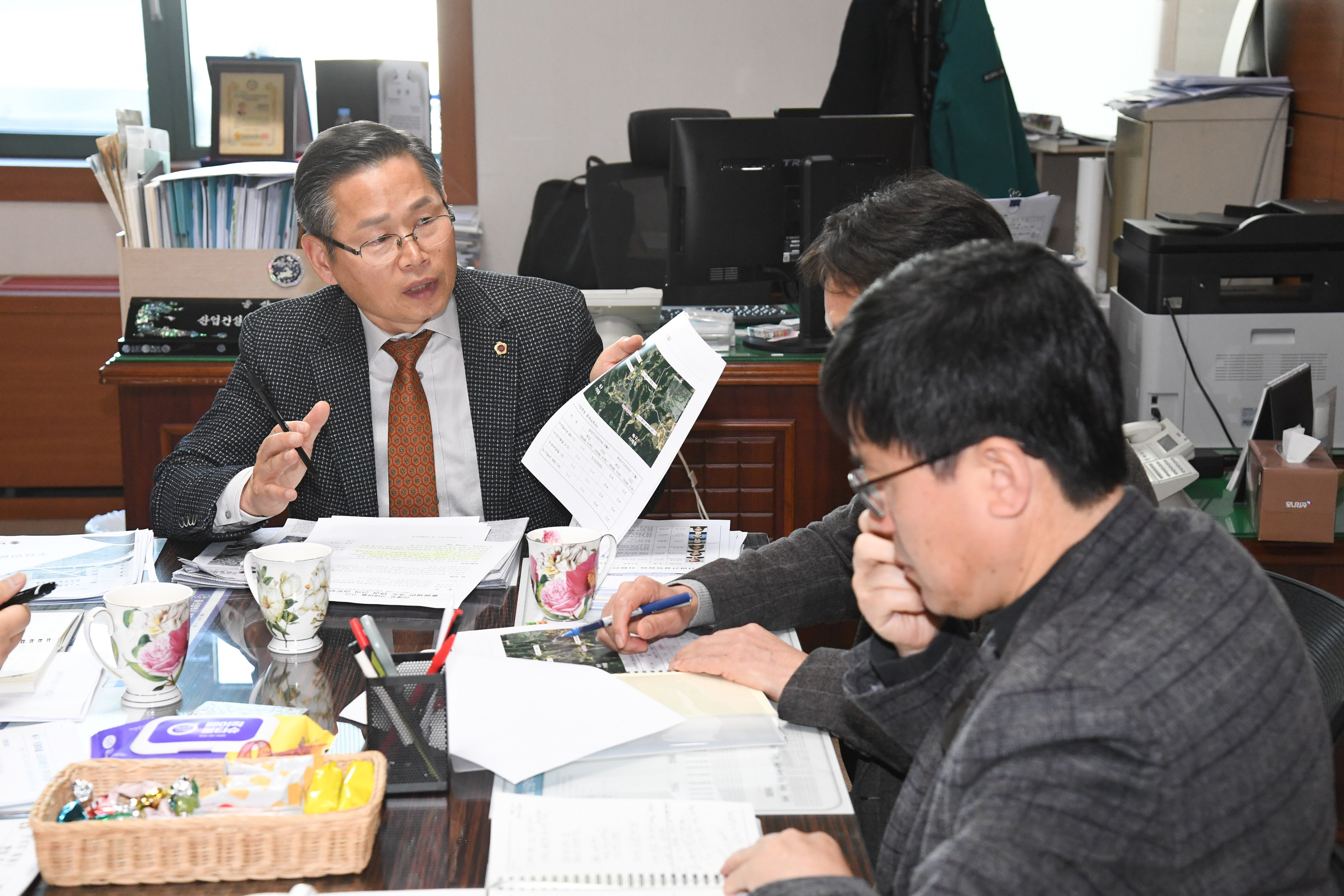 문석주 산업건설위원장, 광역시도 및 도로시설물 정비관련 추진상황에 대해 논의3