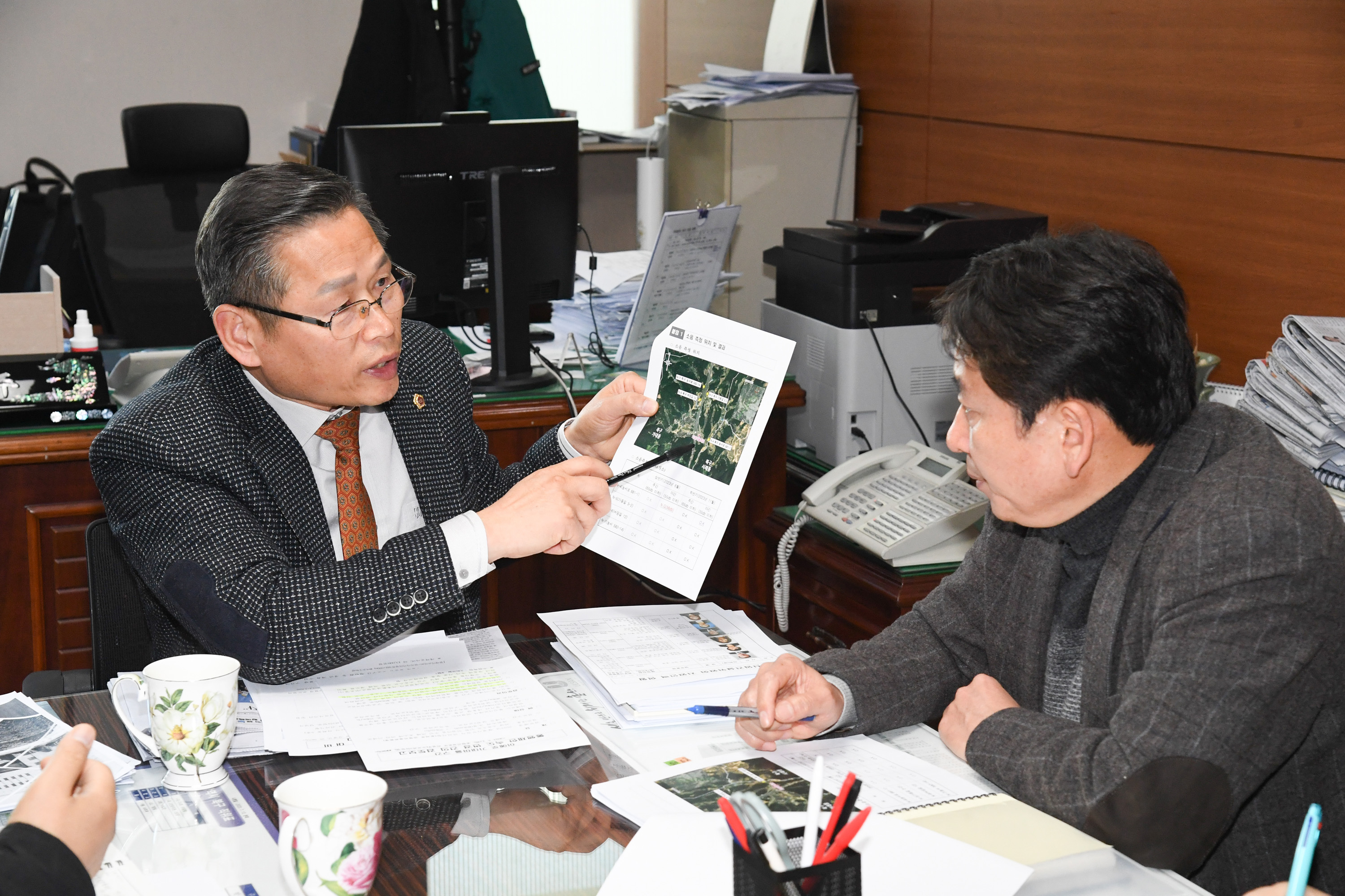 문석주 산업건설위원장, 광역시도 및 도로시설물 정비관련 추진상황에 대해 논의5