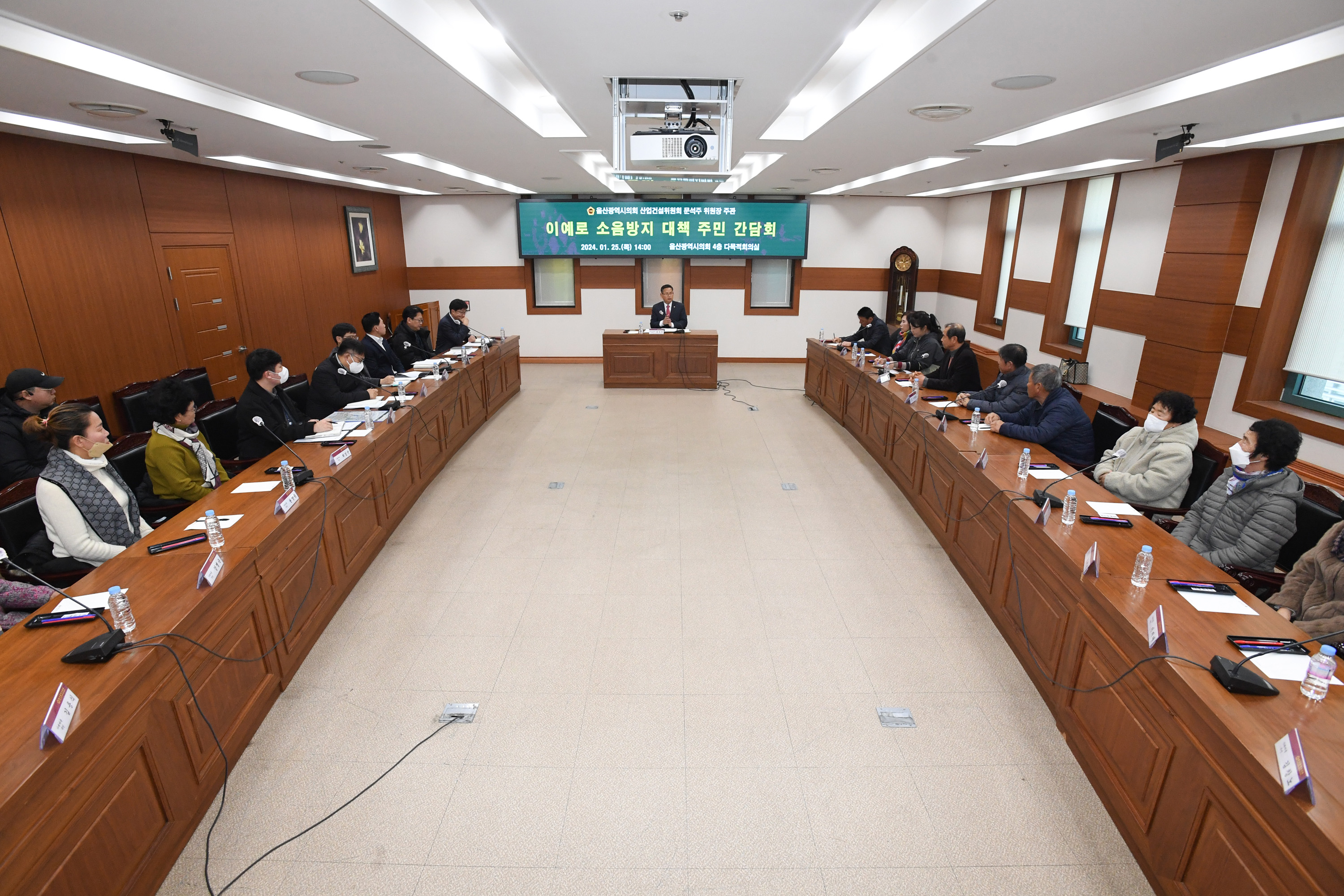 문석주 산업건설위원회 위원장, 이예로 소음방지 대책 주민 간담회3