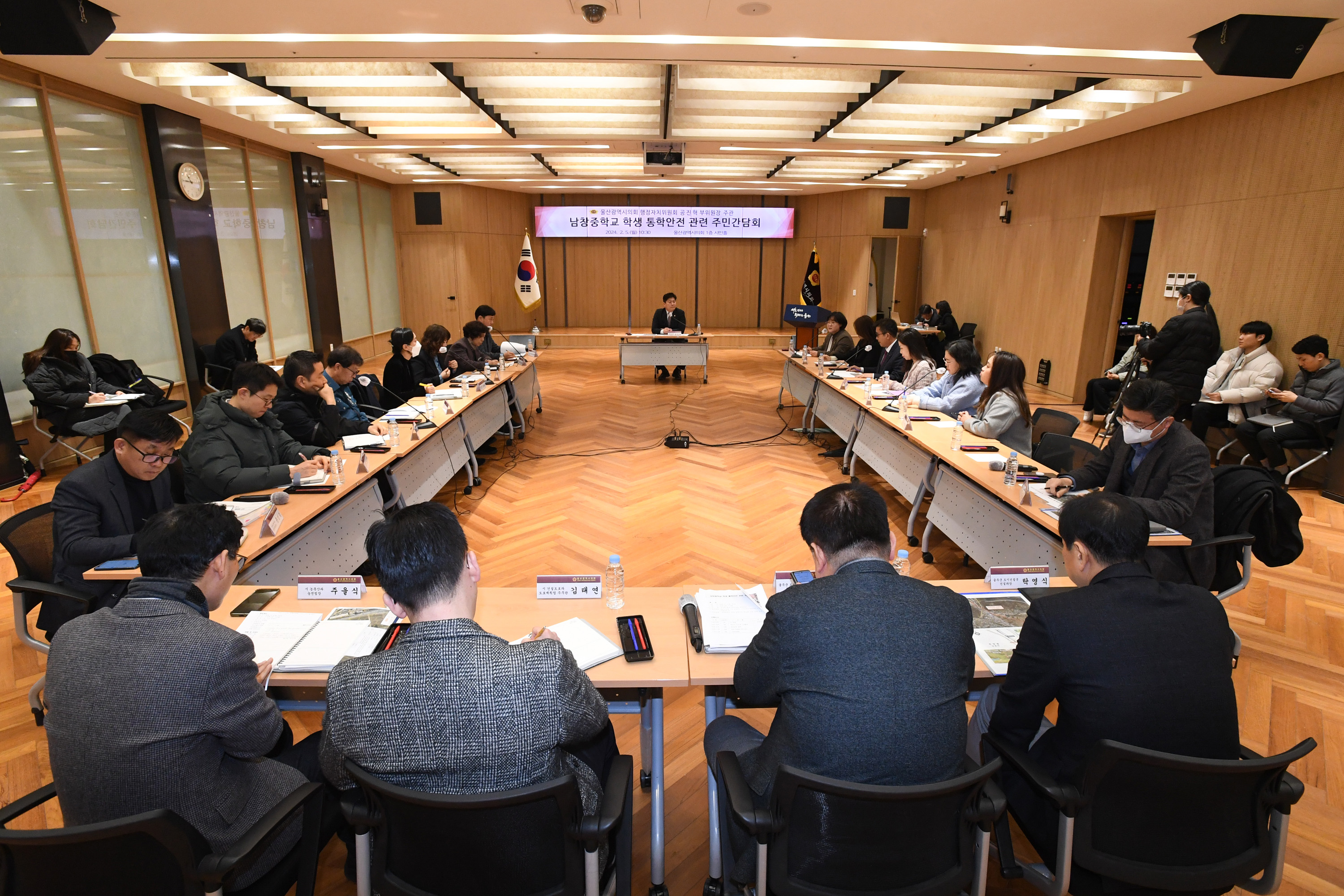 공진혁 행정자치부위원장, 남창중학교 학생 통학안전 관련 주민간담회3