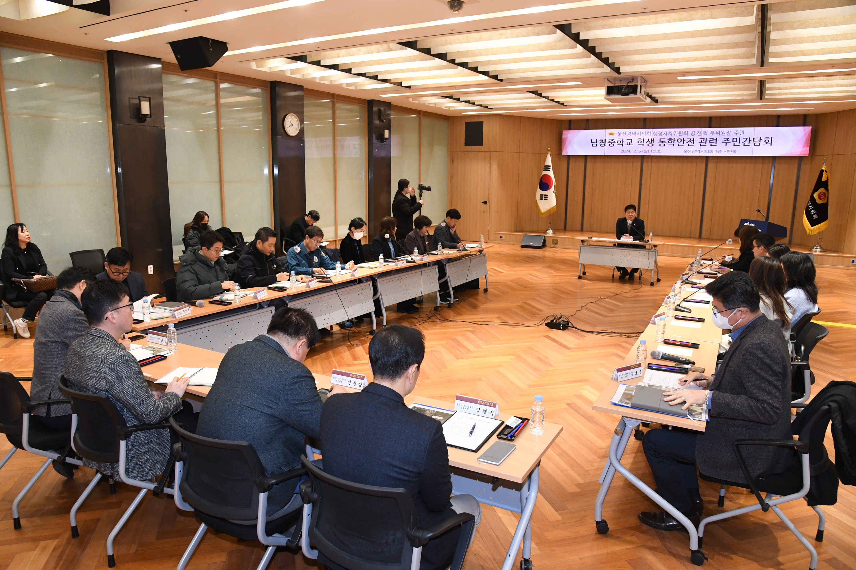 공진혁 행정자치부위원장, 남창중학교 학생 통학안전 관련 주민간담회4