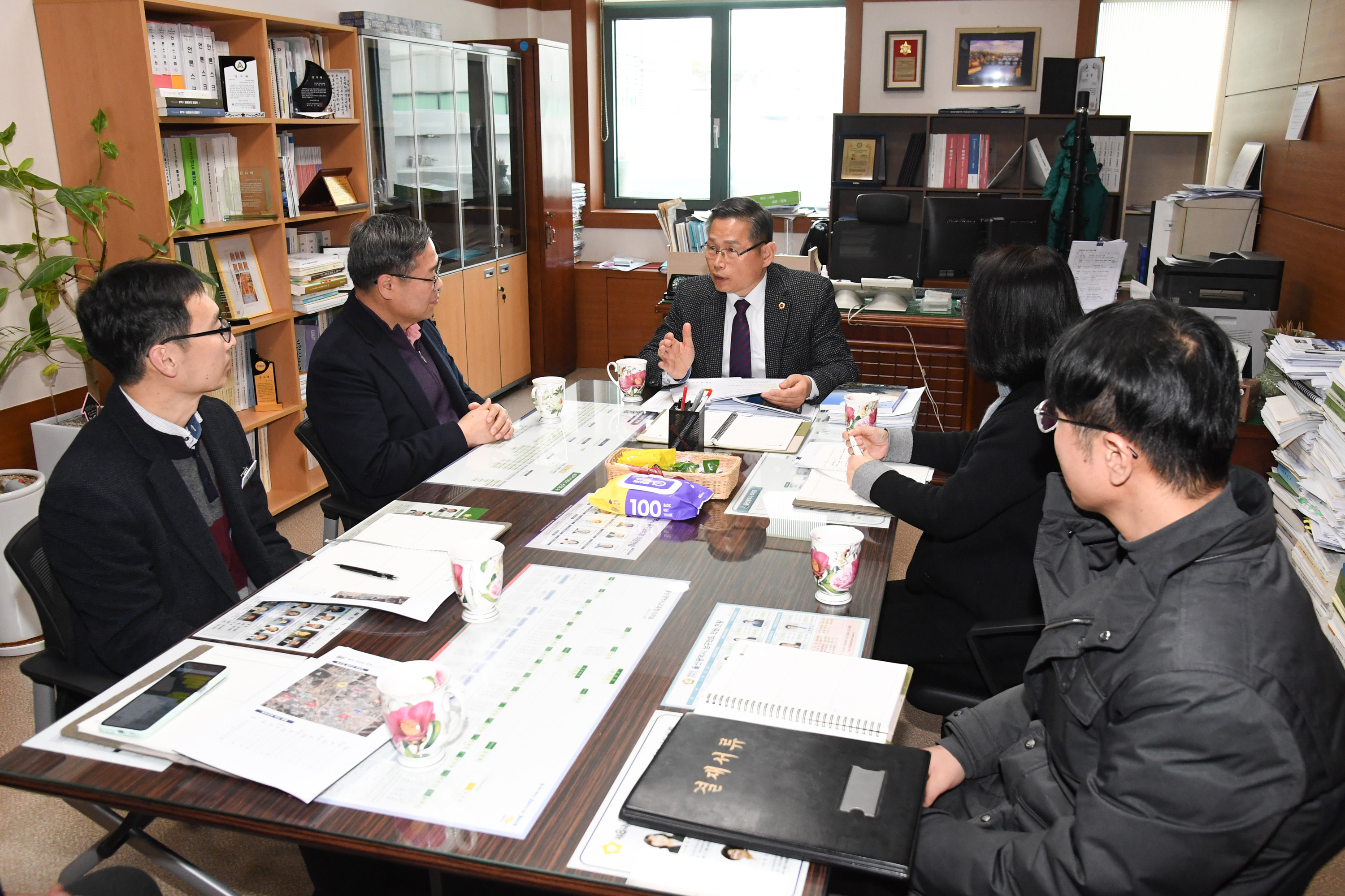 문석주 산업건설위원장, 이화중학교 앞 교통시설물 설치 관련 예산확보 등 논의5