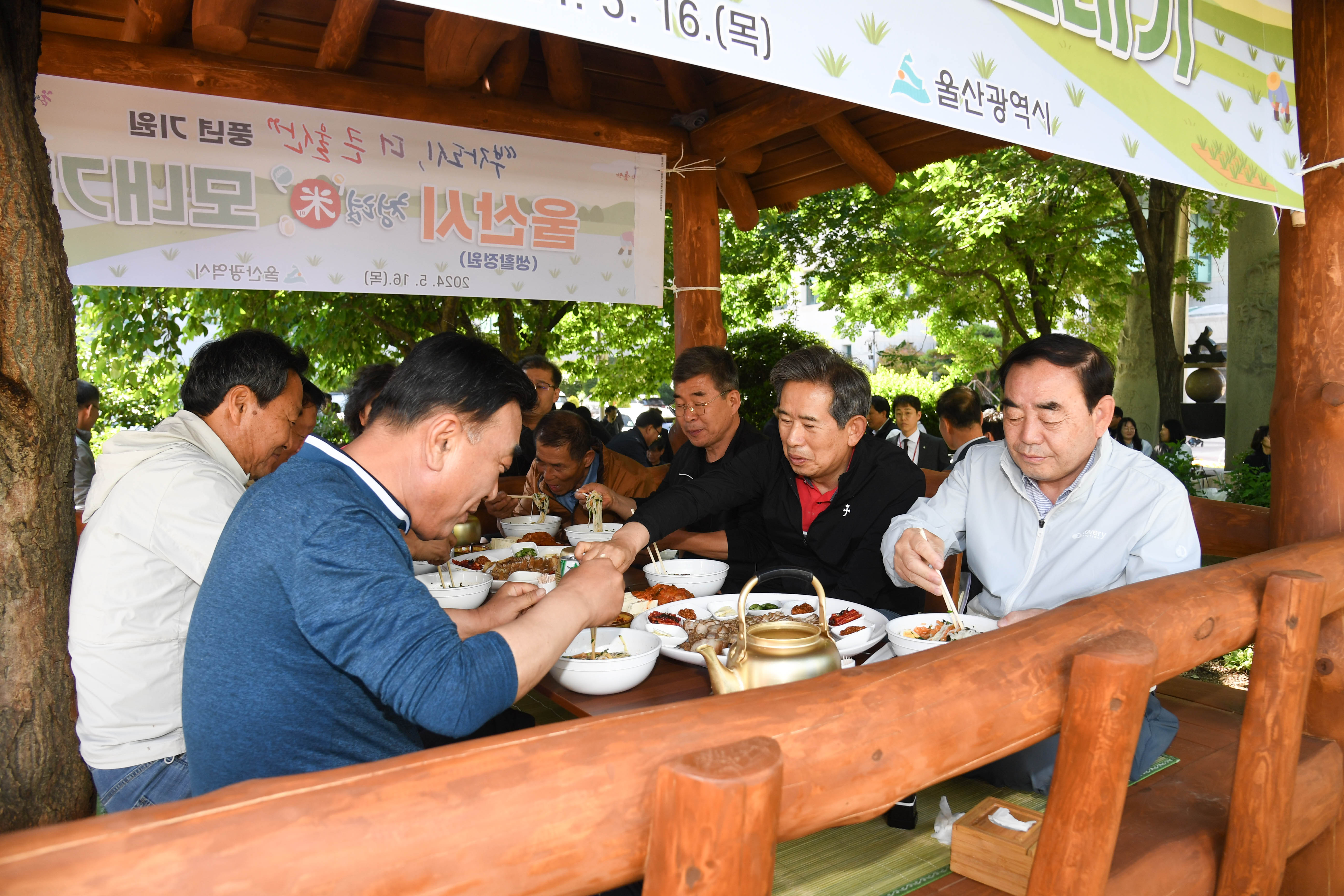 시 청사 생활정원 내 모내기 행사9