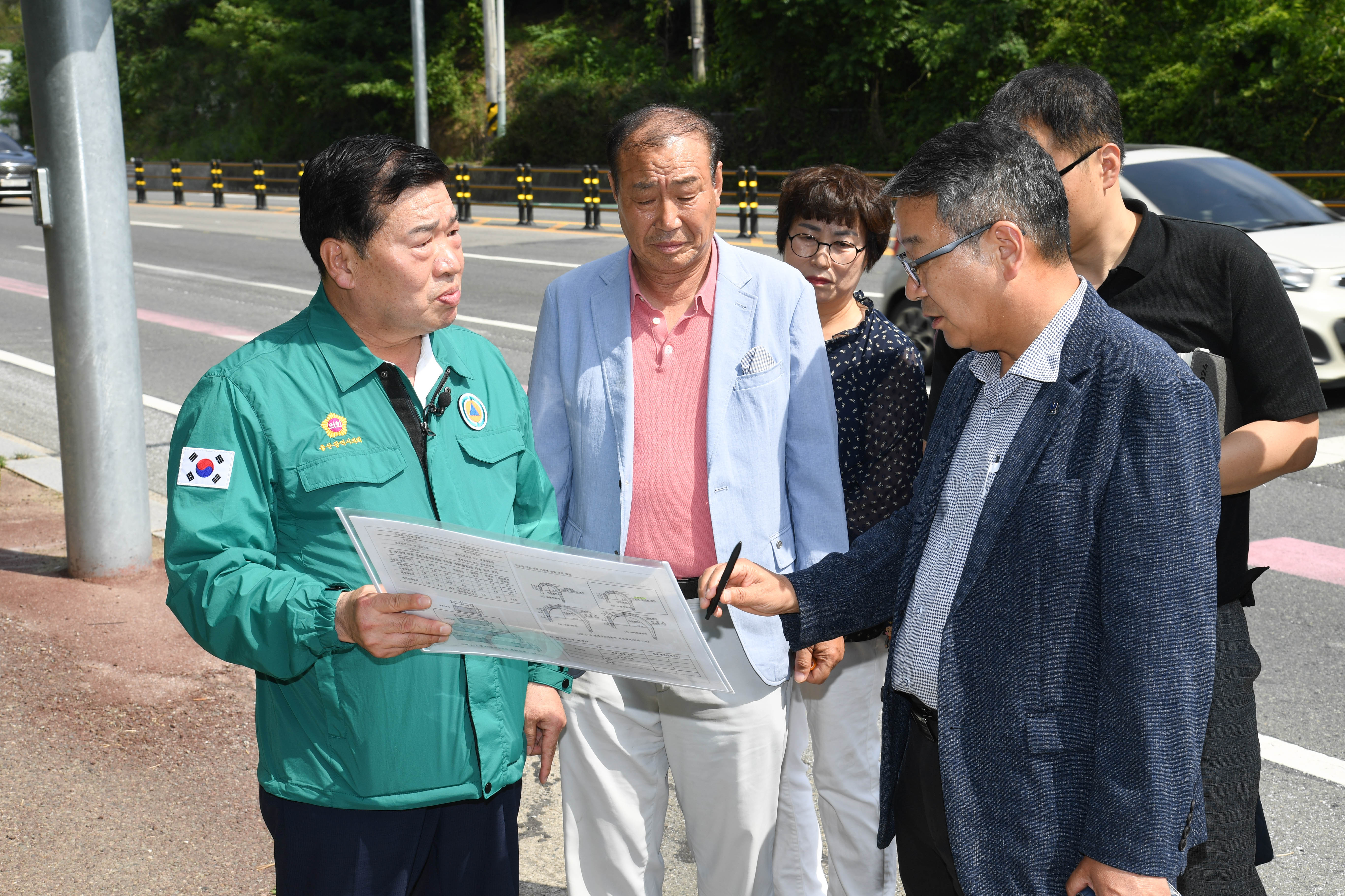 이장걸 예산결산특별위원장, 옥동 윗갈티마을앞 교차로 민원현장 방문2