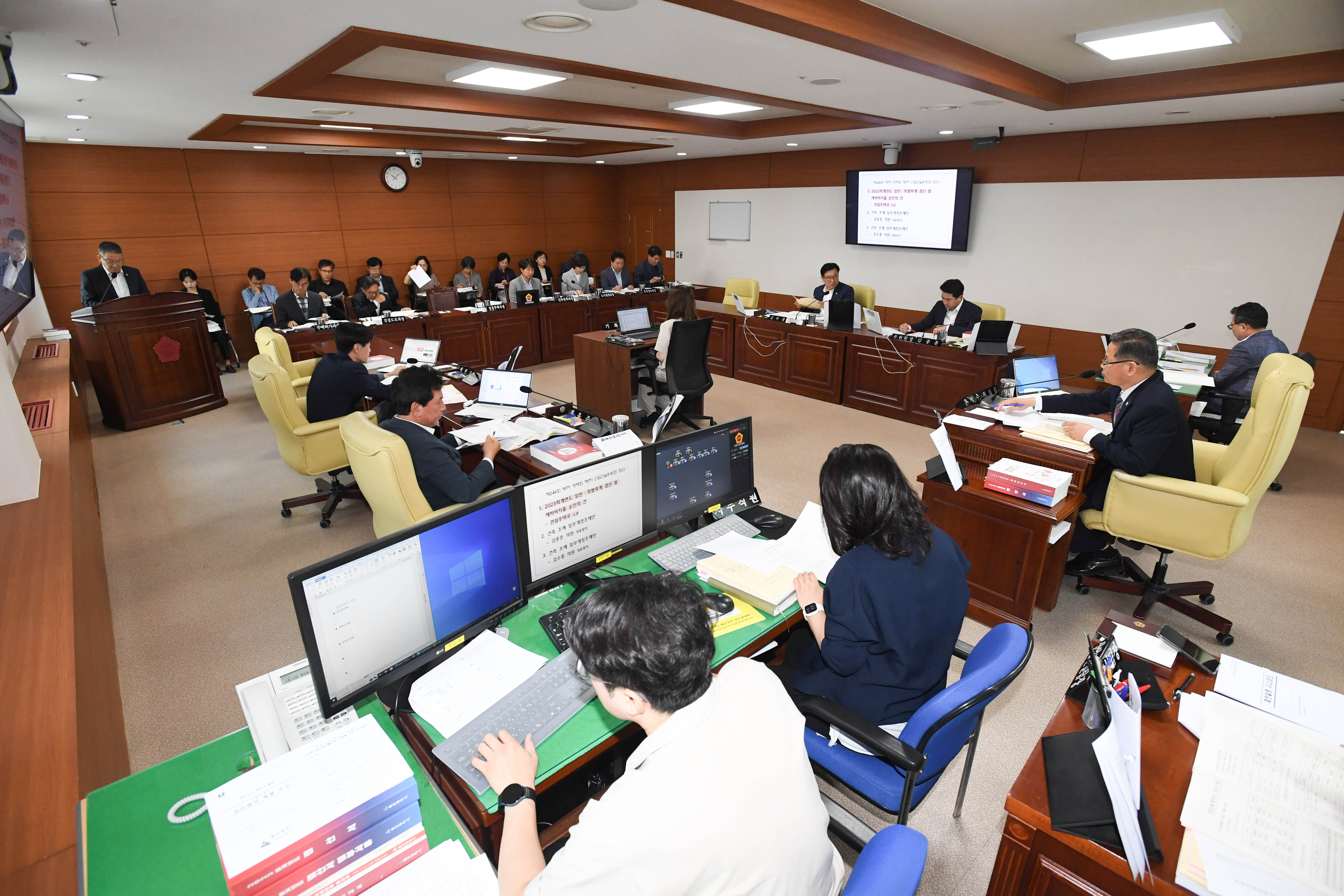 산업건설위원회, 건설주택국 소관 2023회계연도 울산광역시 일반⋅특별회계 결산 및 예비비 지출 승인의 건 등3