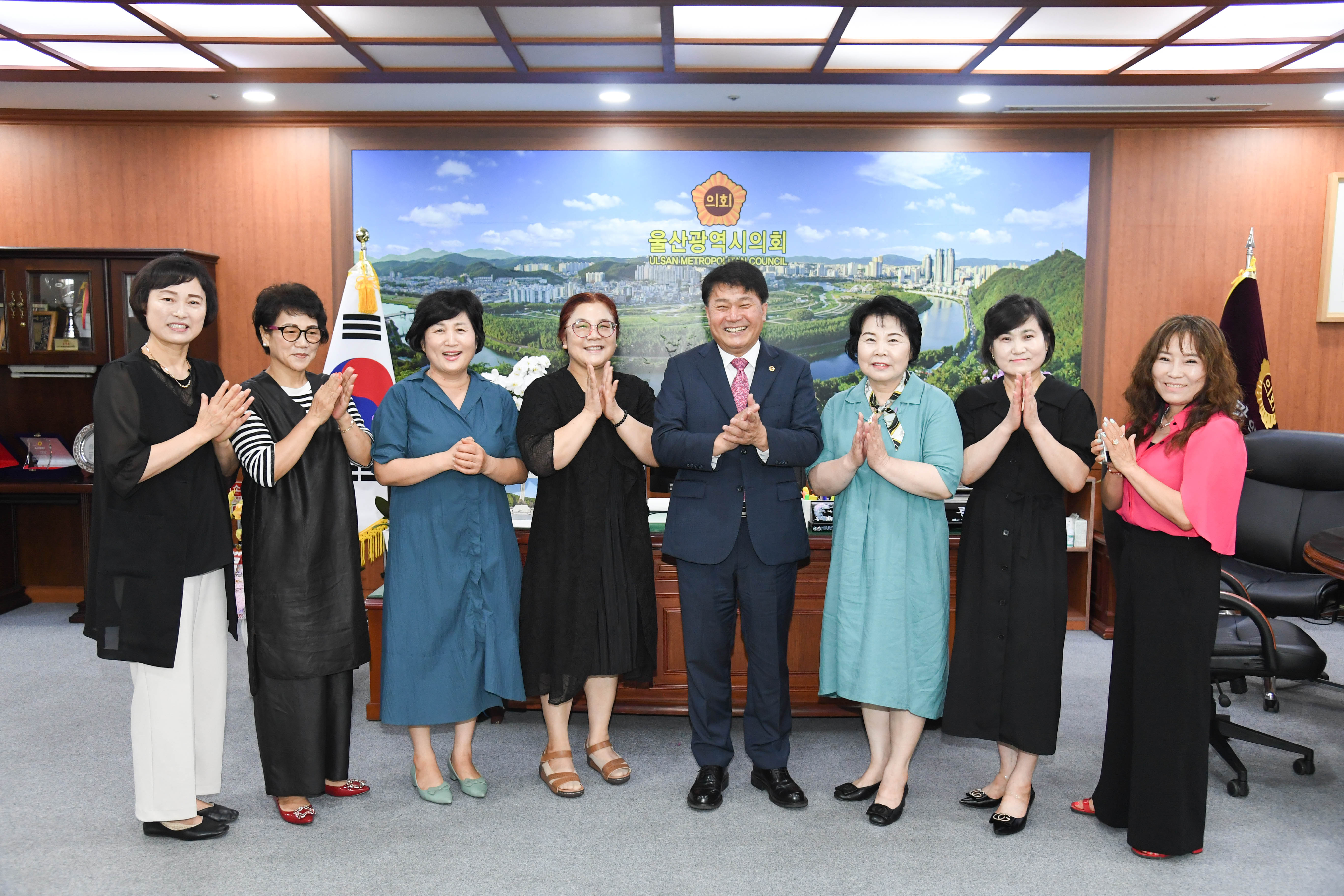 이성룡 의장, (사)의회를 사랑하는 사람들 울산시지부 임원진 환담1