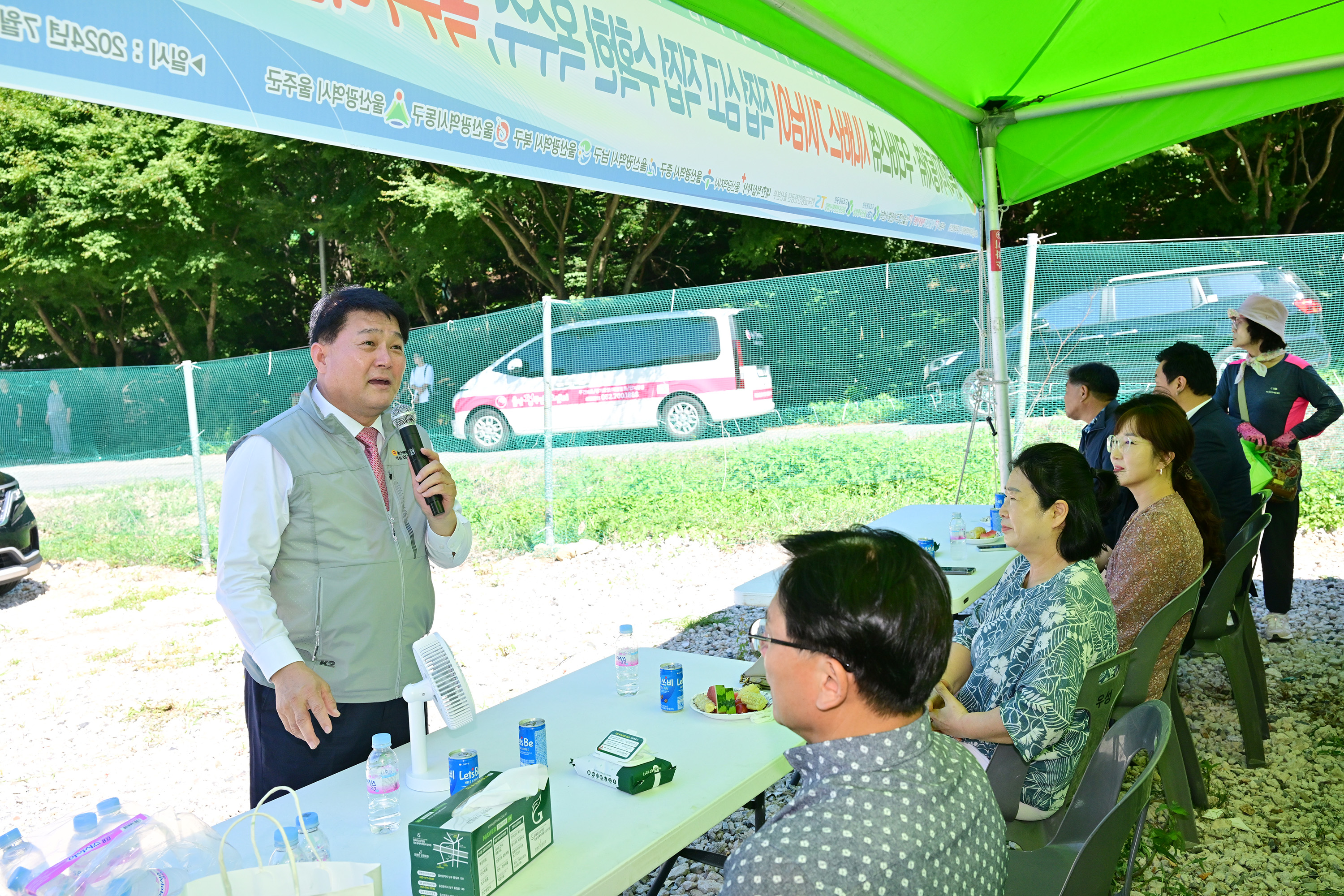 이성룡 의장·안대룡 교육위원장, 사랑의 옥수수 나눔행사 6