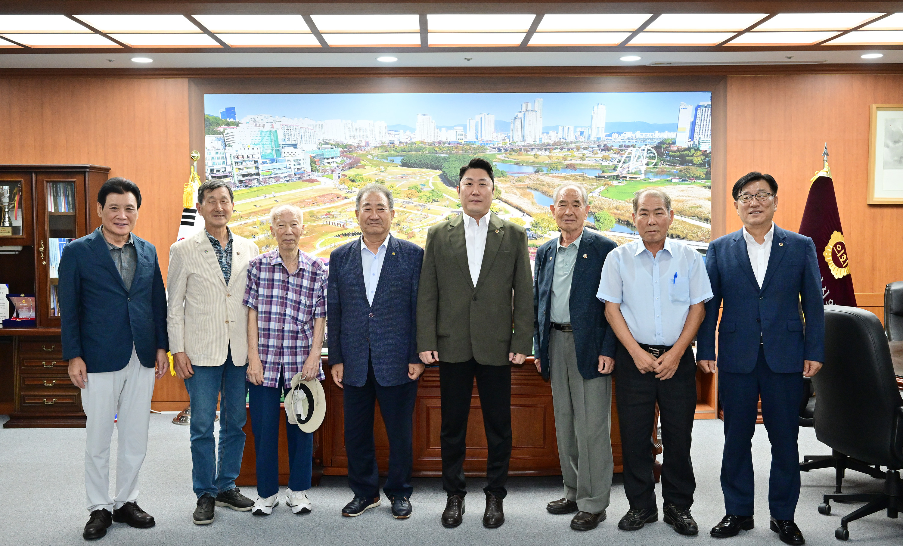 의장 직무대리 김종섭 부의장, 김해김씨 종친회(회장 김규환) 환담