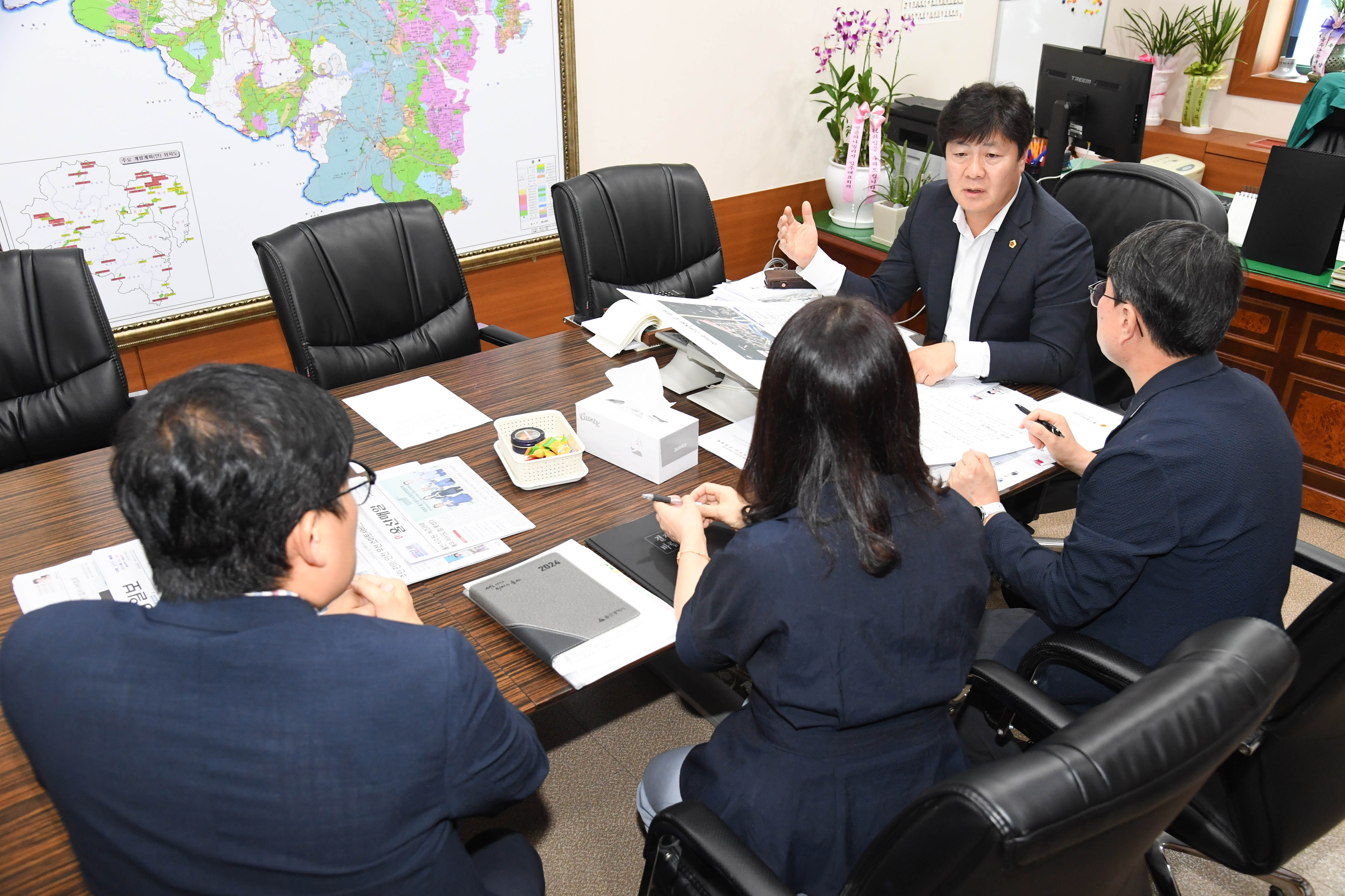 공진혁 의회운영위원장, 회야댐 리모델링(수문설치) 사업 기후대응댐 선정 관련 업무보고5