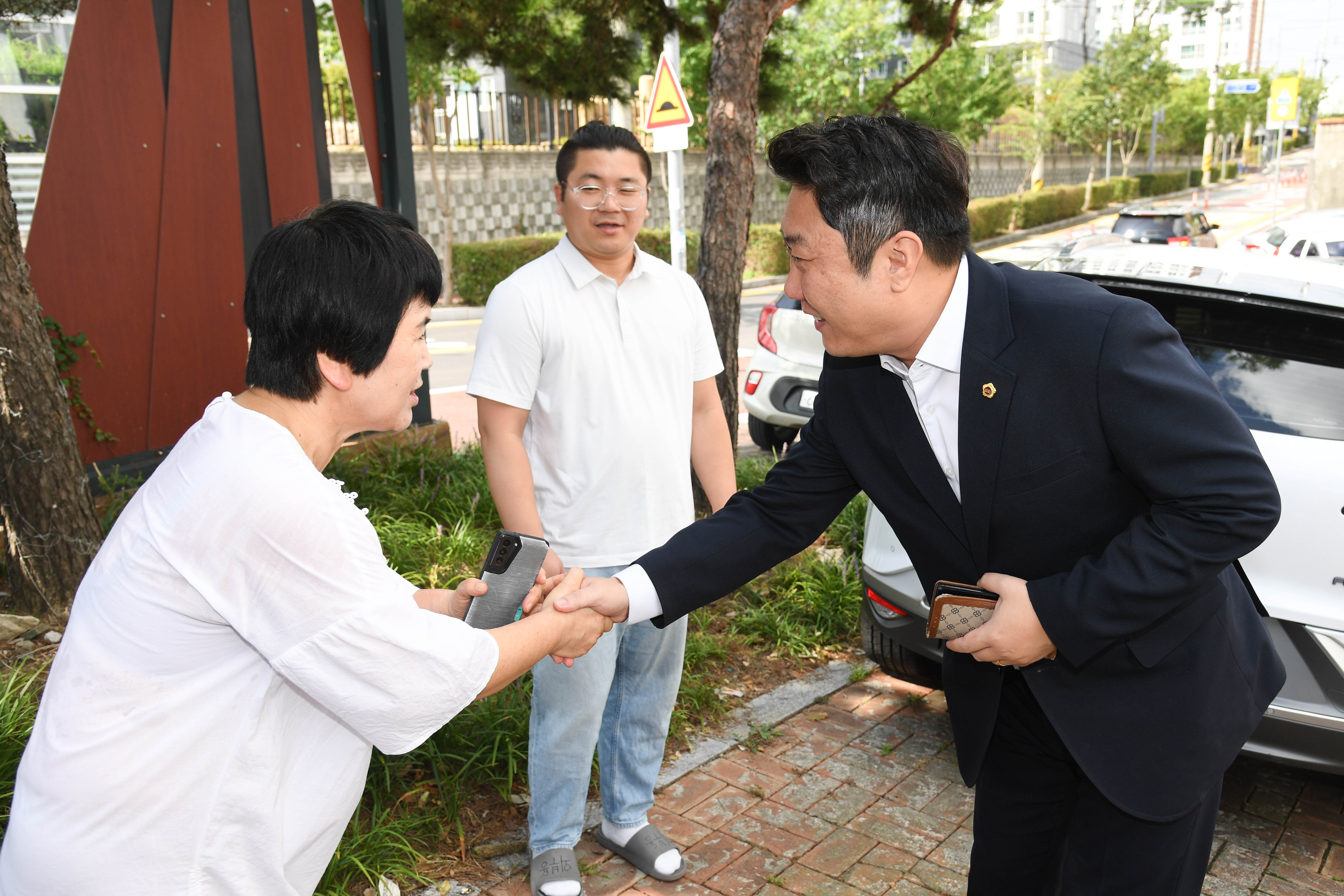 의장 직무대리 김종섭 부의장, 김기환, 손명희 의원 추석맞이 사회복지시설 위문2