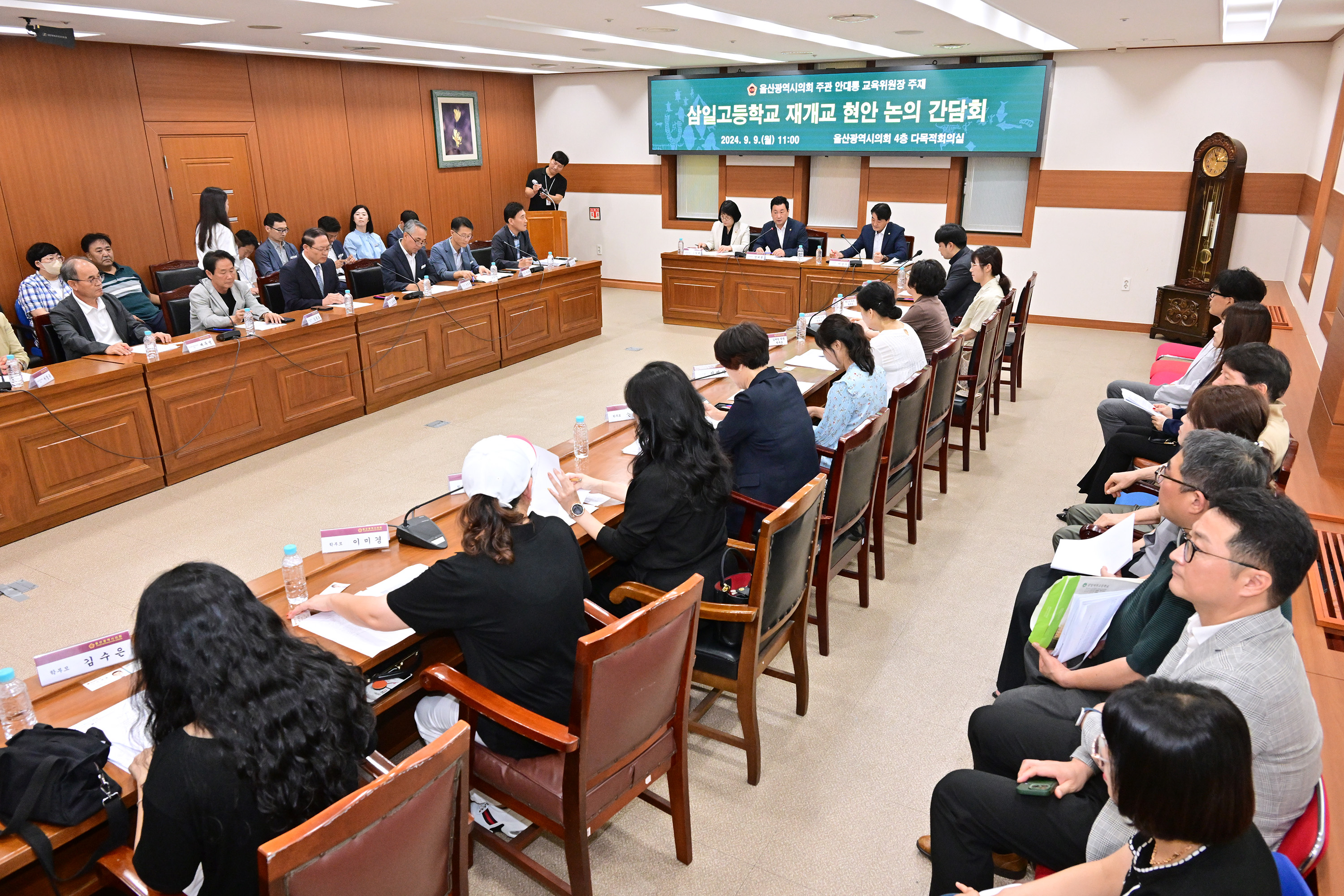 안대룡 교육위원장, 삼일고등학교 재개교 현안 논의 간담회 14