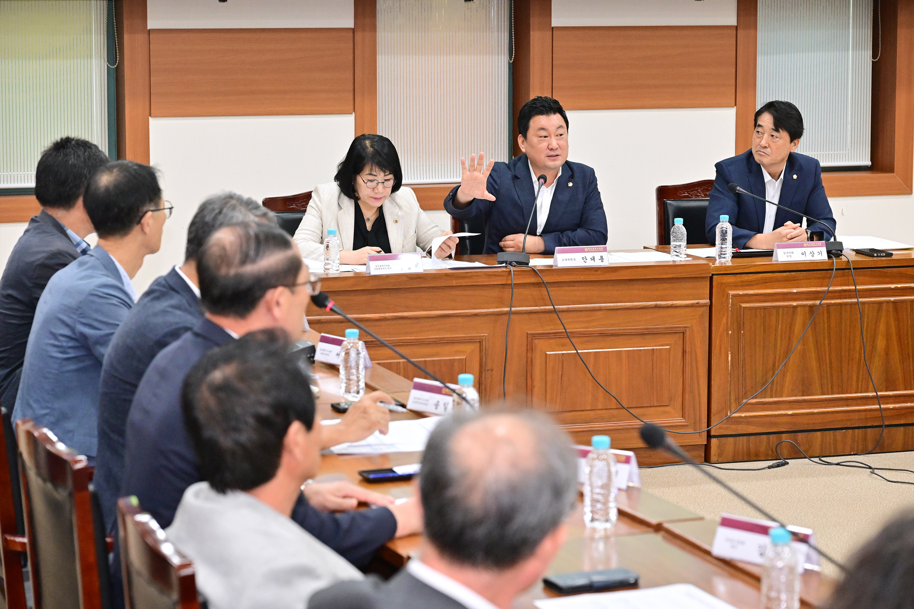 안대룡 교육위원장, 삼일고등학교 재개교 현안 논의 간담회 4