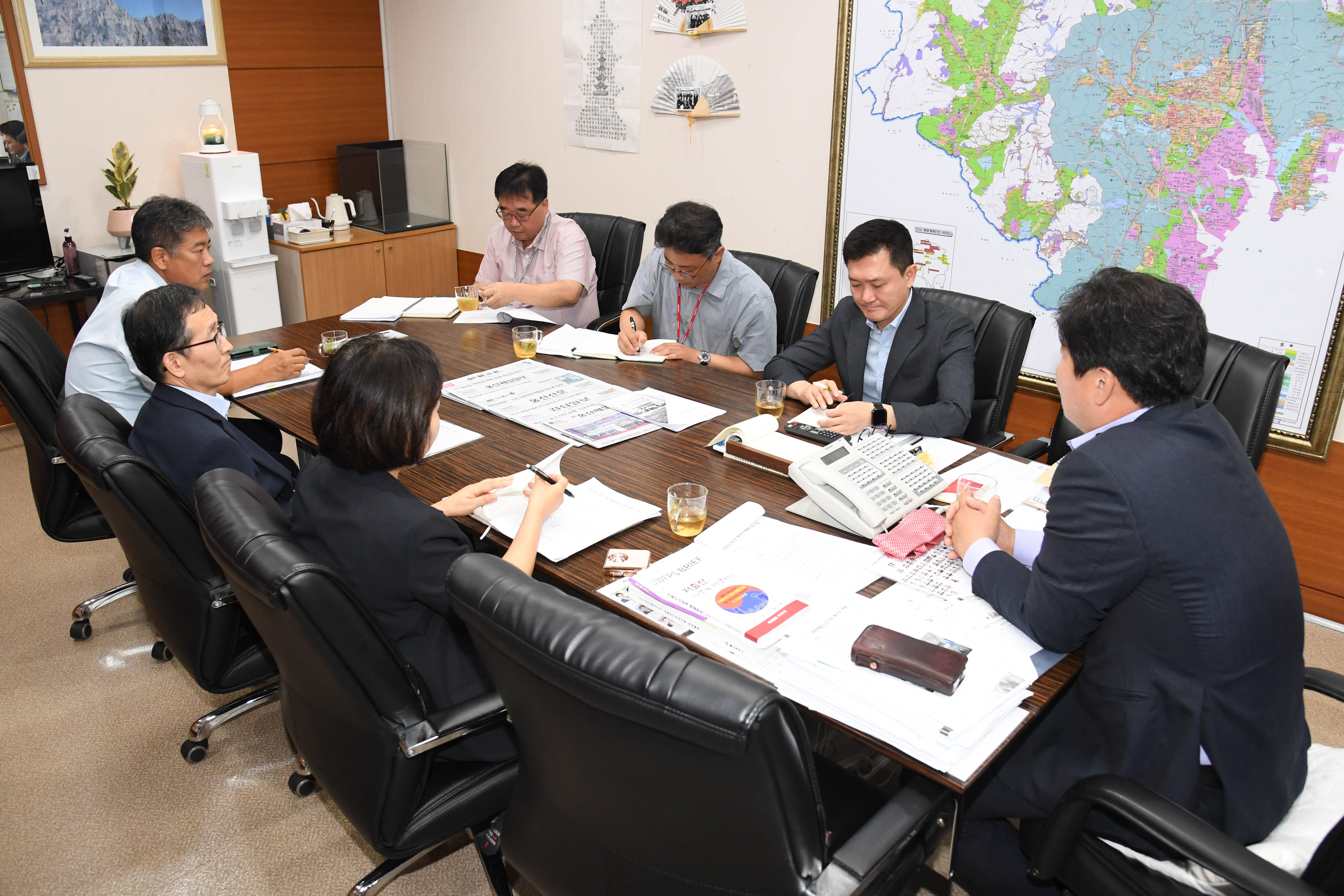 공진혁 의회운영위원장, 임시숙소 용도 가설건축물 축조 관련 관계부서 협의 간담회4