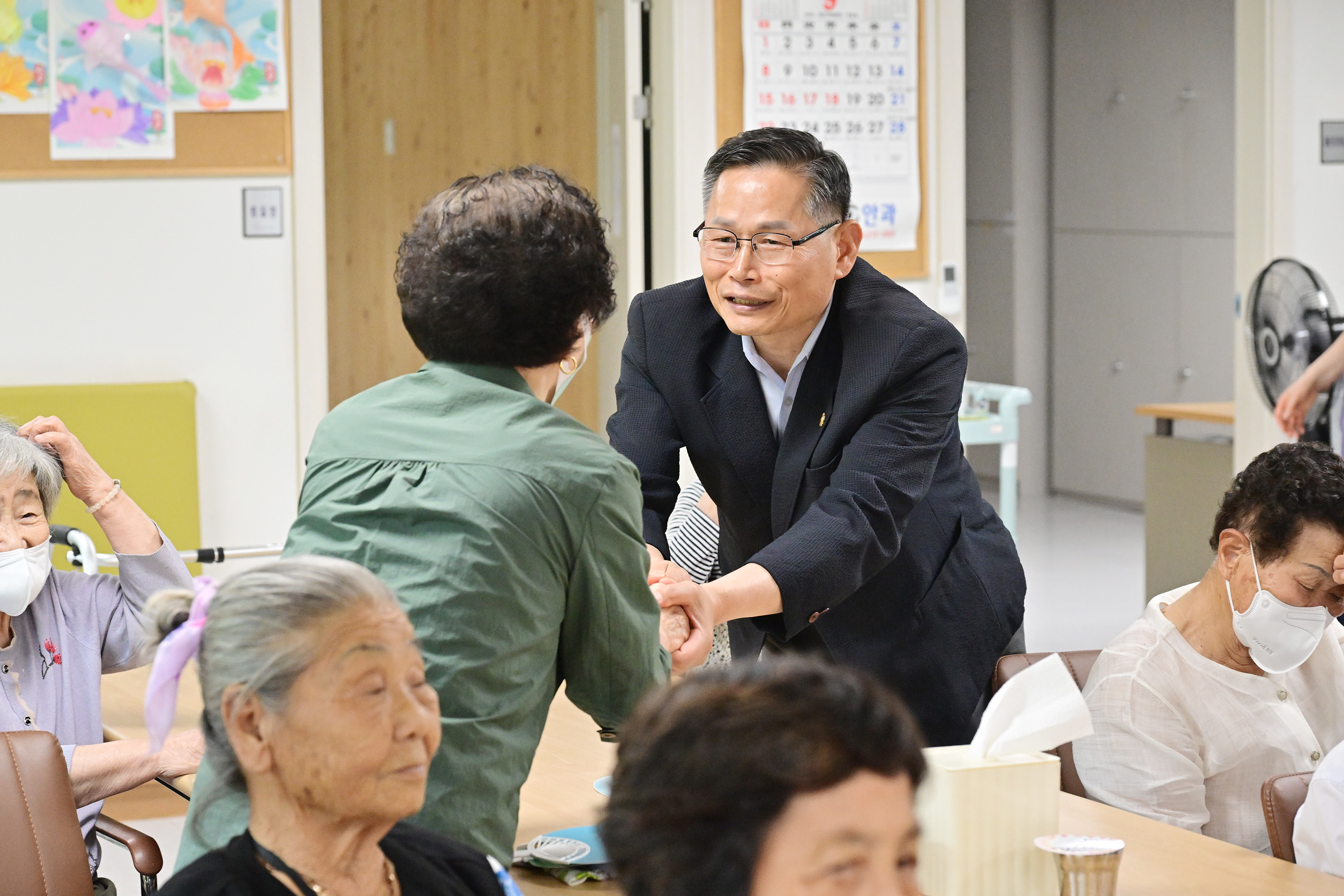 백현조 산업건설위원장·문석주·손근호 의원, 추석맞이 사회복지시설 위문11