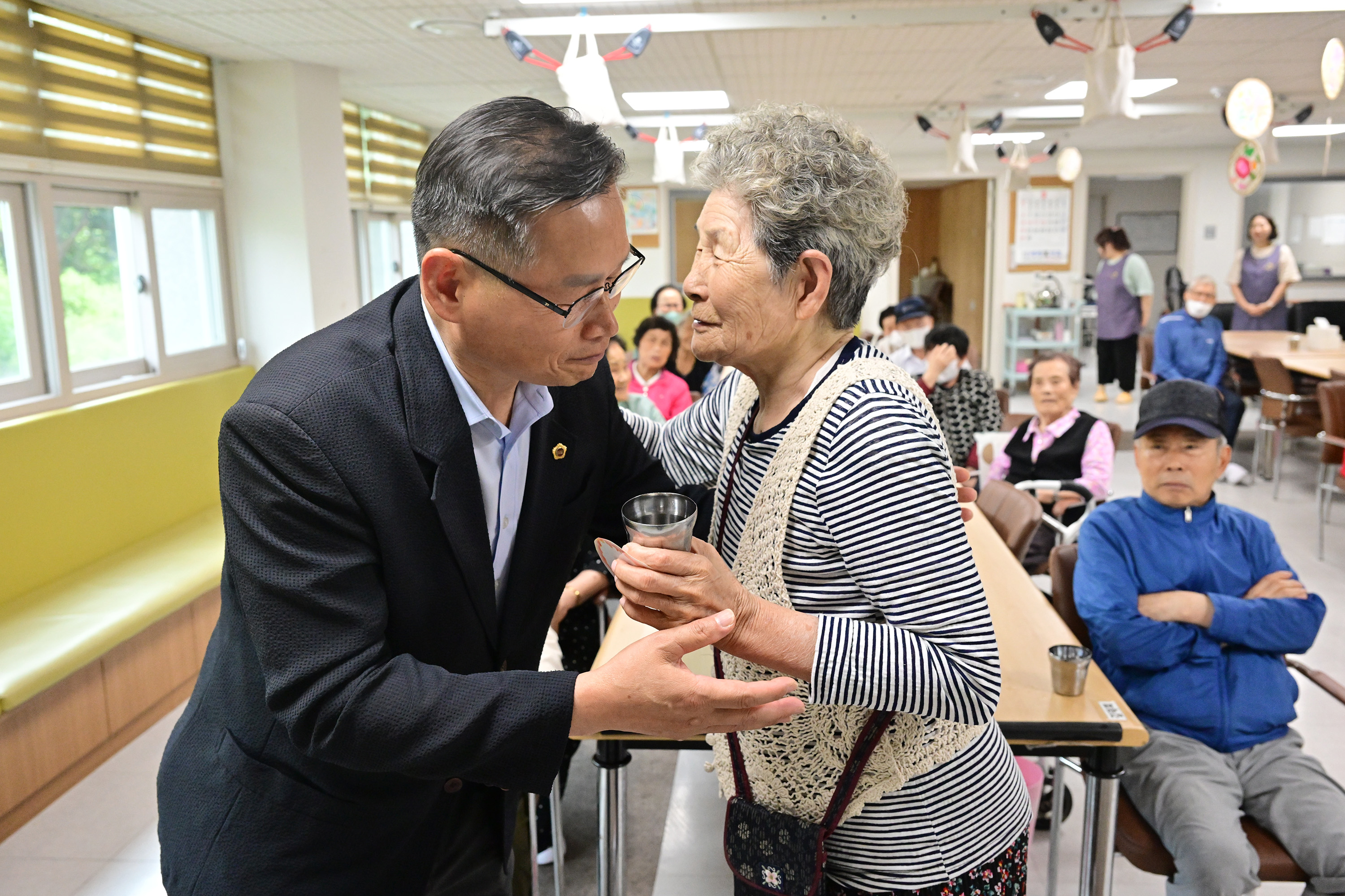 백현조 산업건설위원장·문석주·손근호 의원, 추석맞이 사회복지시설 위문15