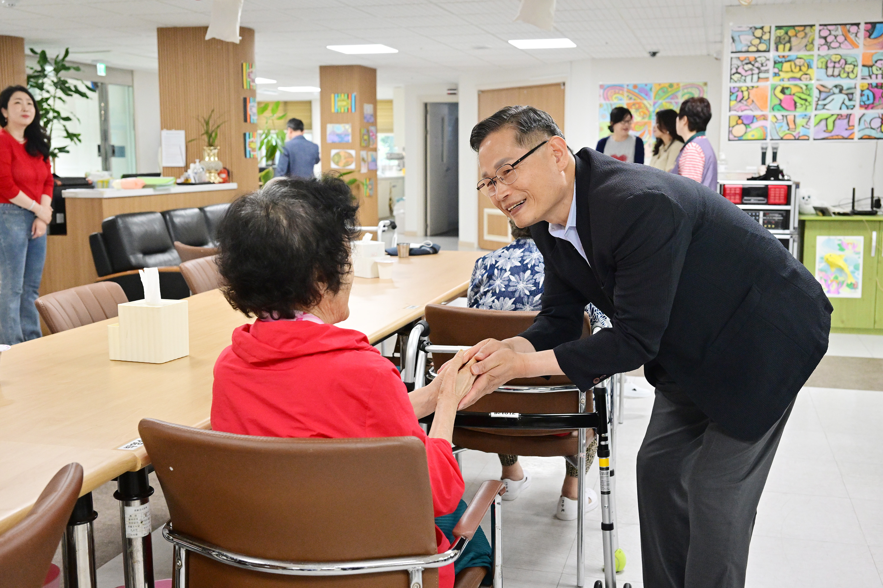 백현조 산업건설위원장·문석주·손근호 의원, 추석맞이 사회복지시설 위문8