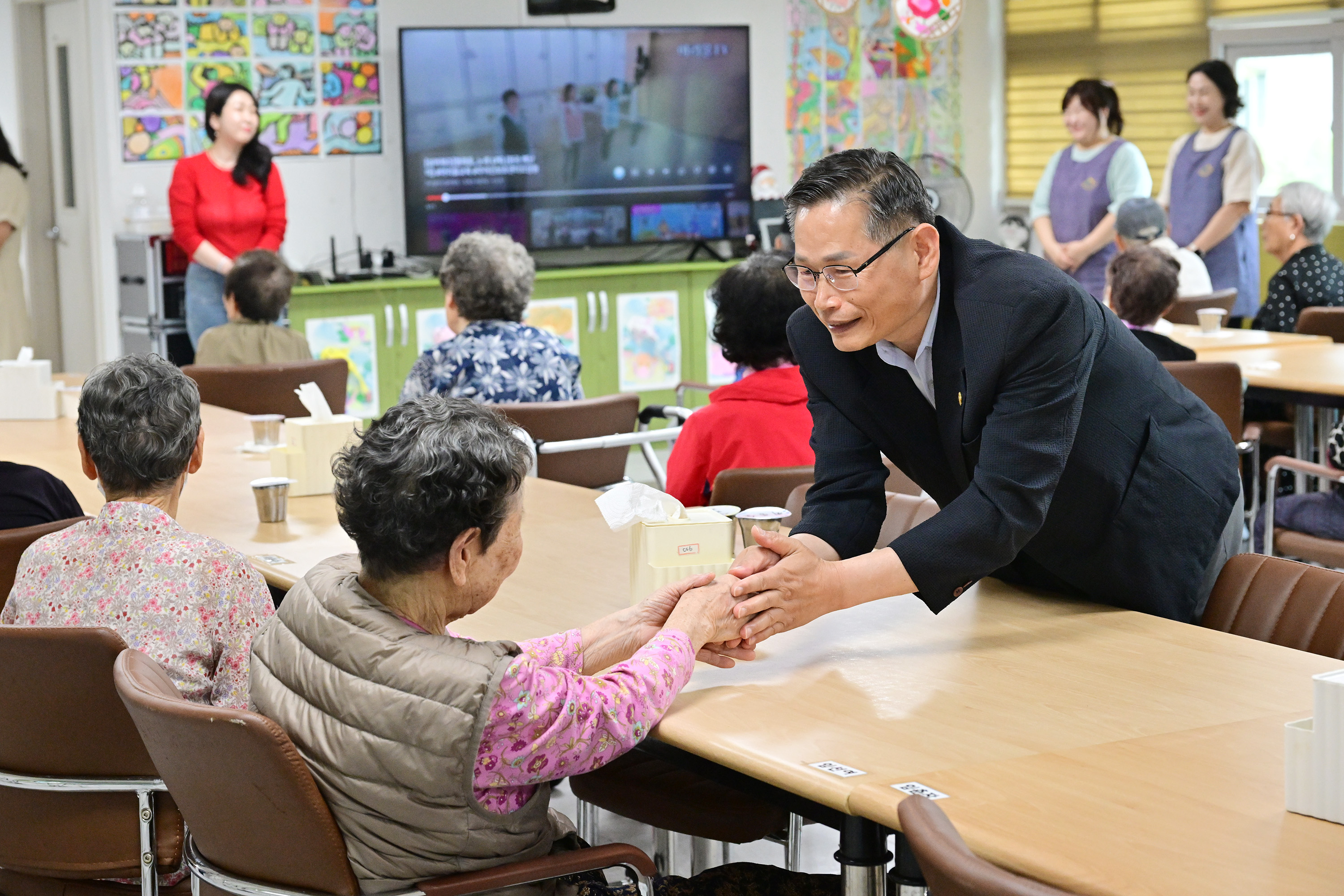 백현조 산업건설위원장·문석주·손근호 의원, 추석맞이 사회복지시설 위문9