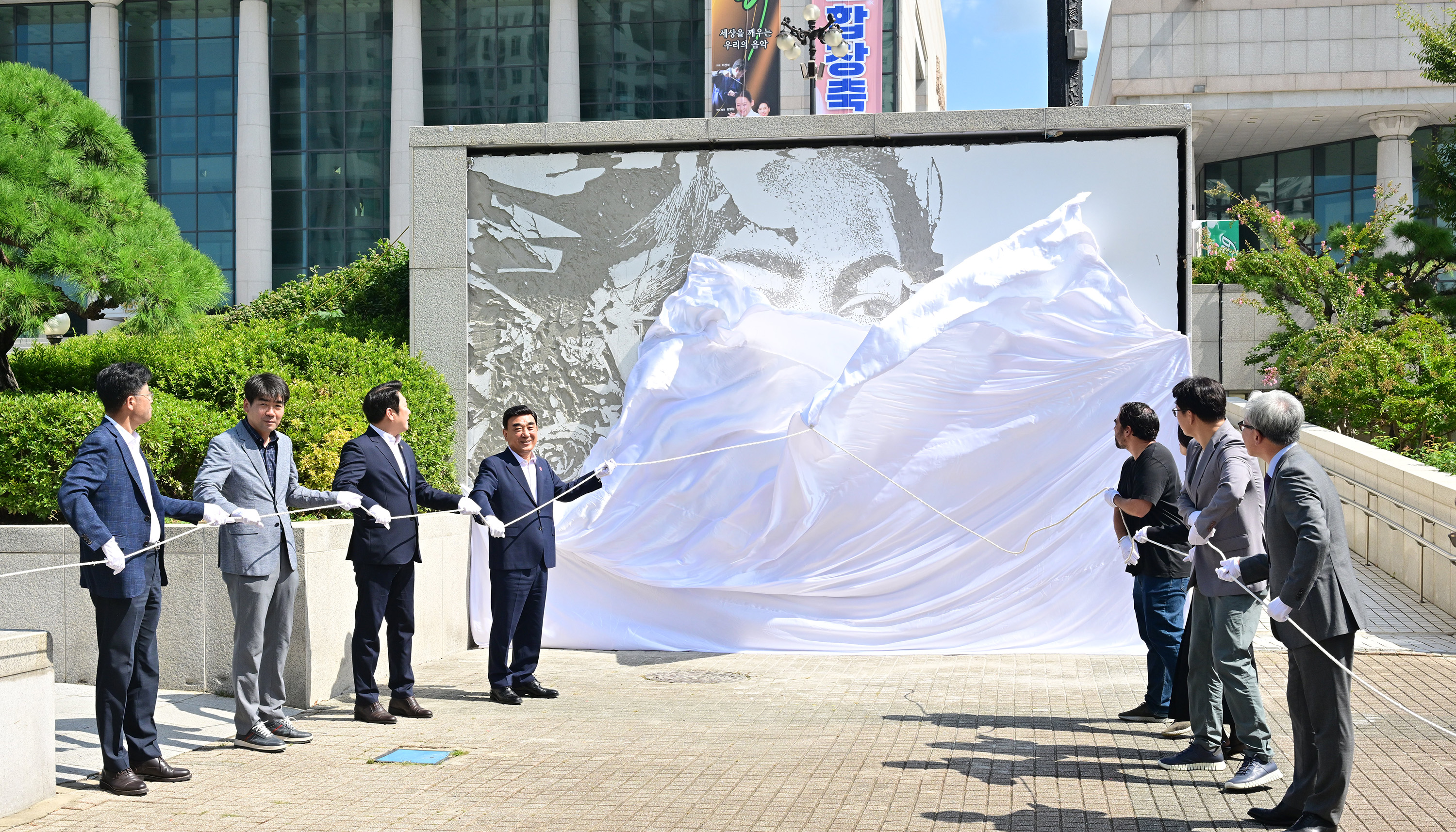 뉴 반구천 어반 아트 전시연계 프로젝트 빌스 부조벽화 제막식2