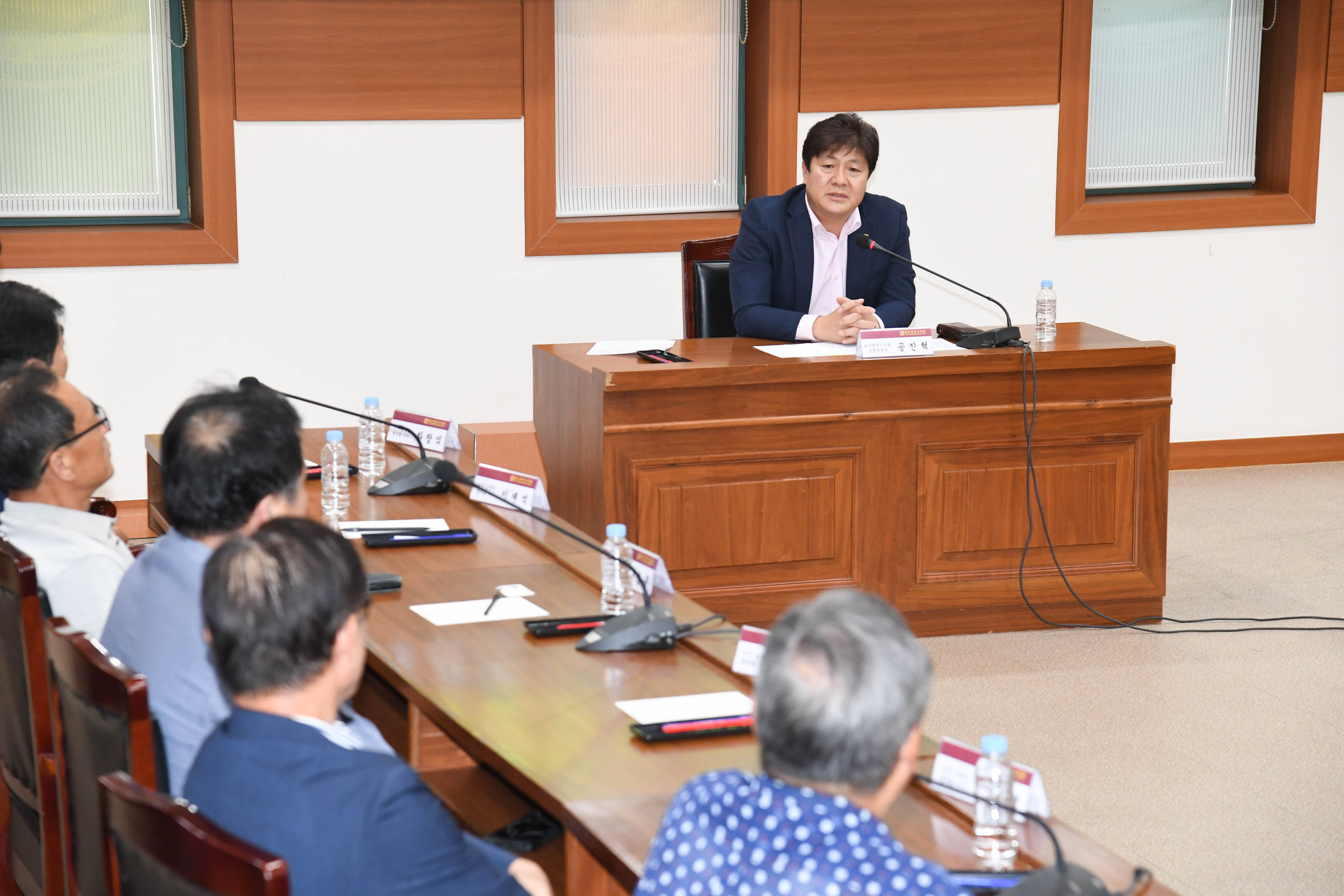 공진혁 의회운영위원장, 회야댐 수목마을 이주 실향민 협의회 관계자들과 의견 청취 간담회6