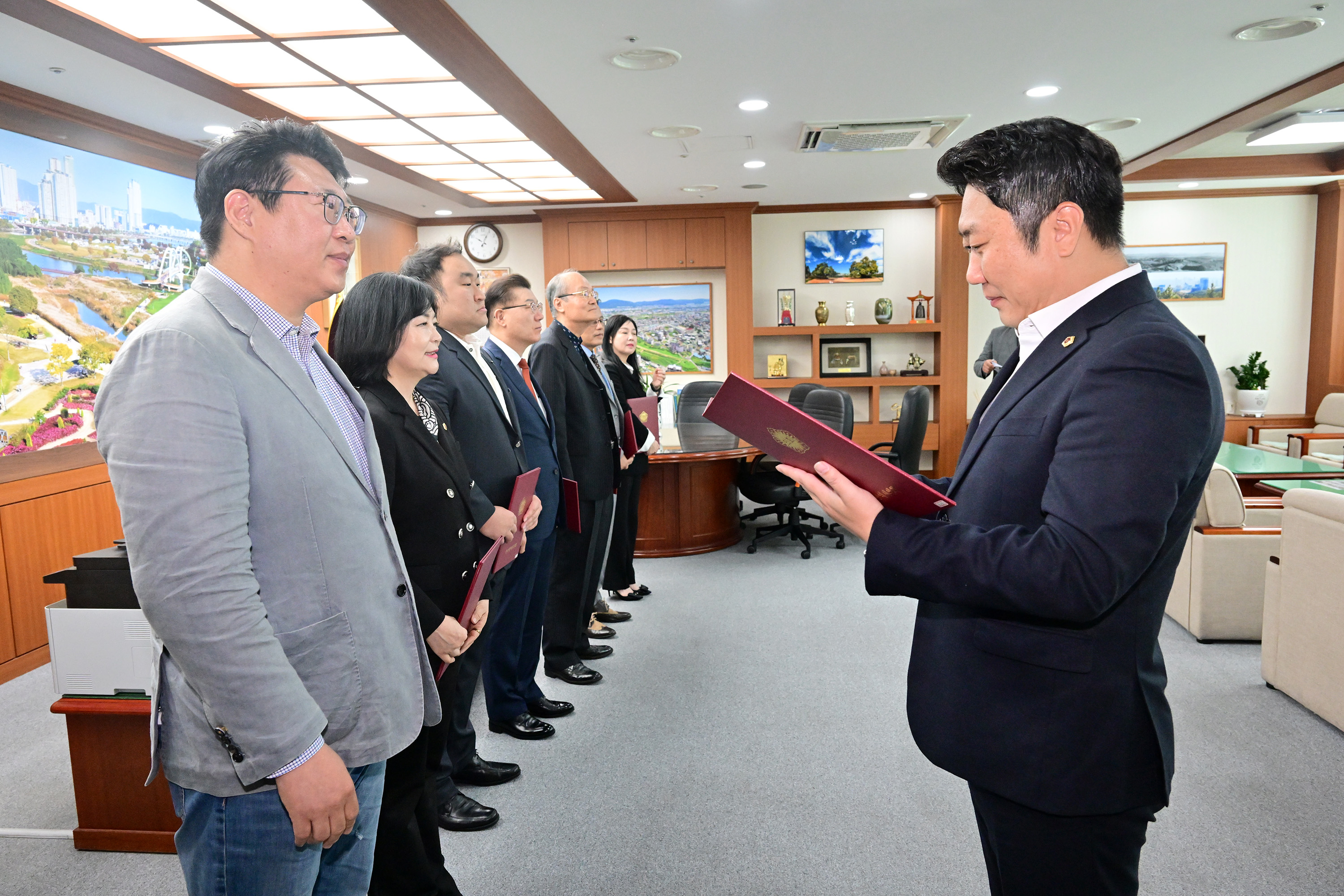 울산광역시의회 정책연구용역 심의위원 위촉식 및 제 1차회의2