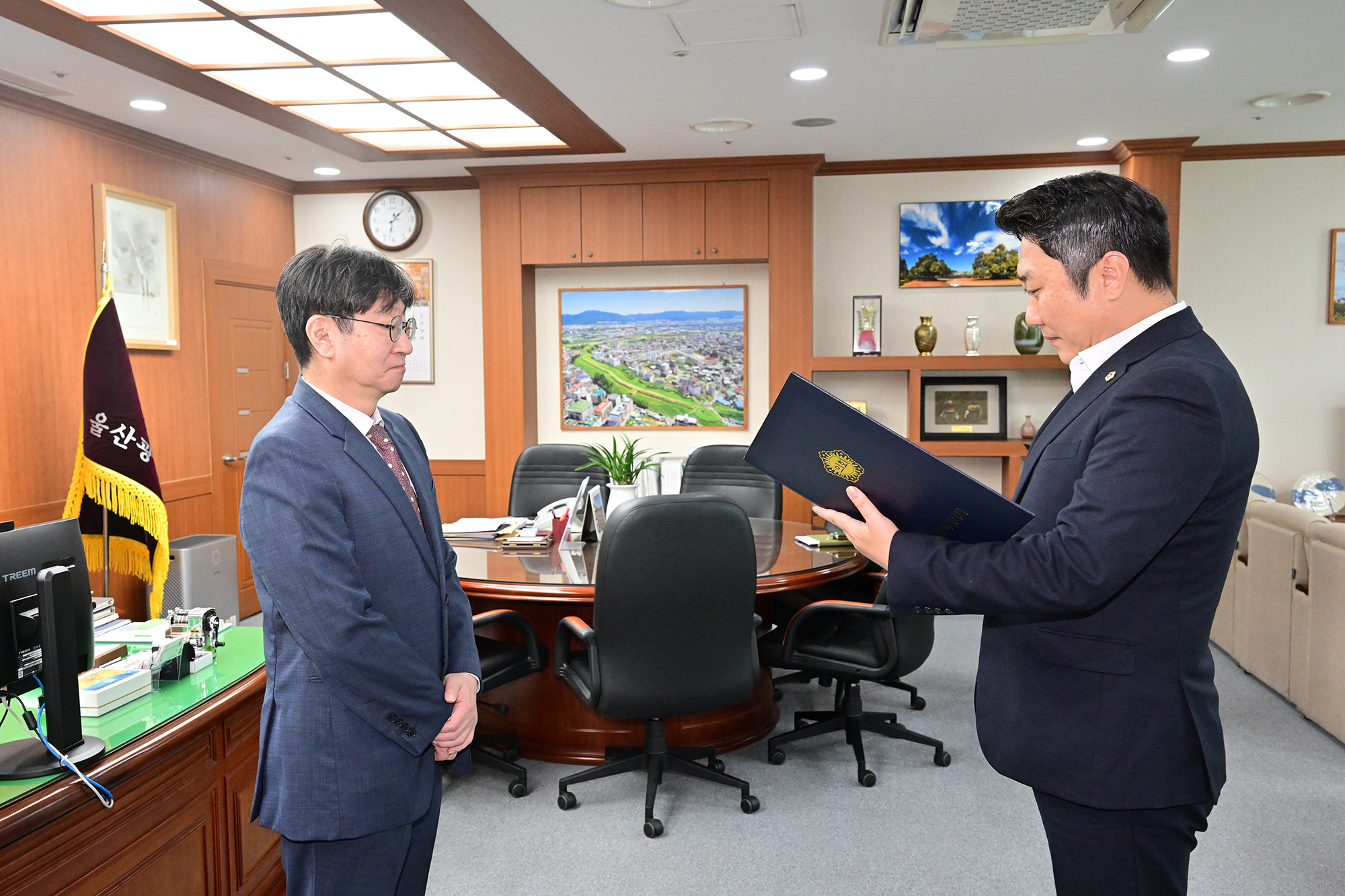 의장 직무대리 김종섭 부의장, 의사입법담당관 임용장 수여2