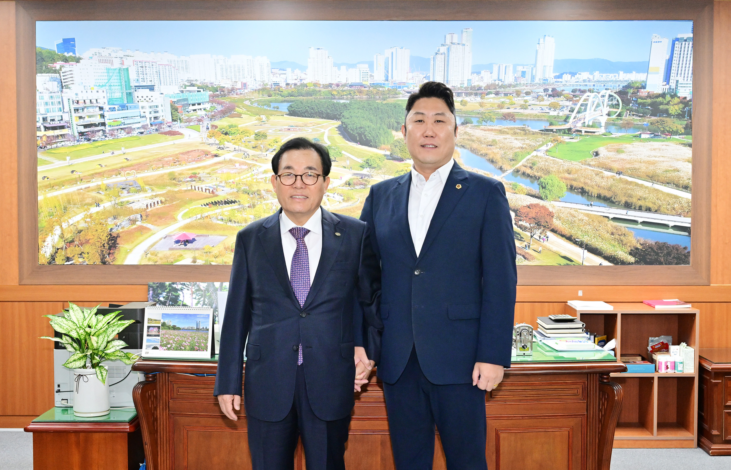 의장 직무대리 김종섭 부의장, 이채익 한국해운조합 이사장 환담1