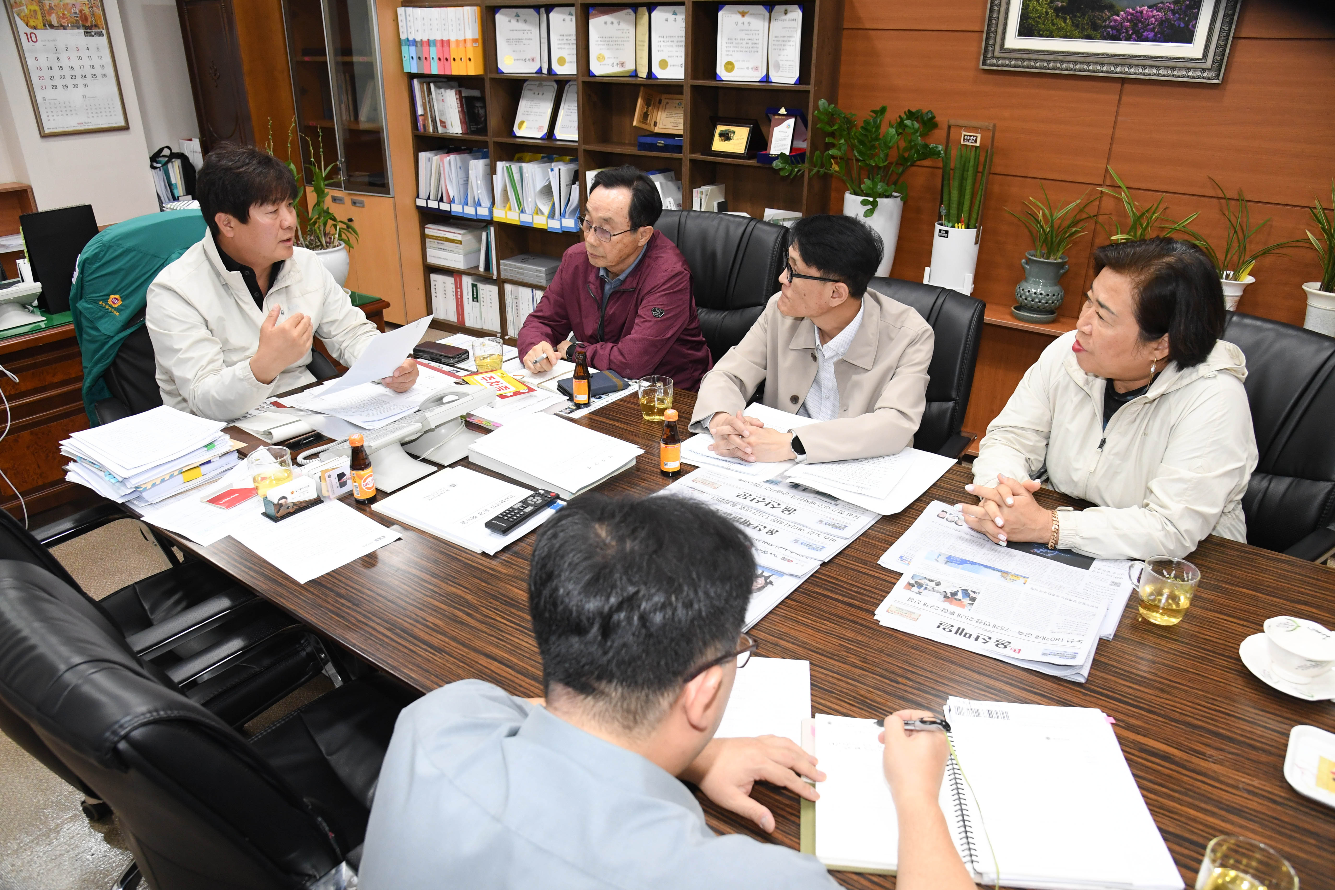 공진혁 의회운영위원장, 온양읍 발리 학교부지 관련 임원진들과 간담회