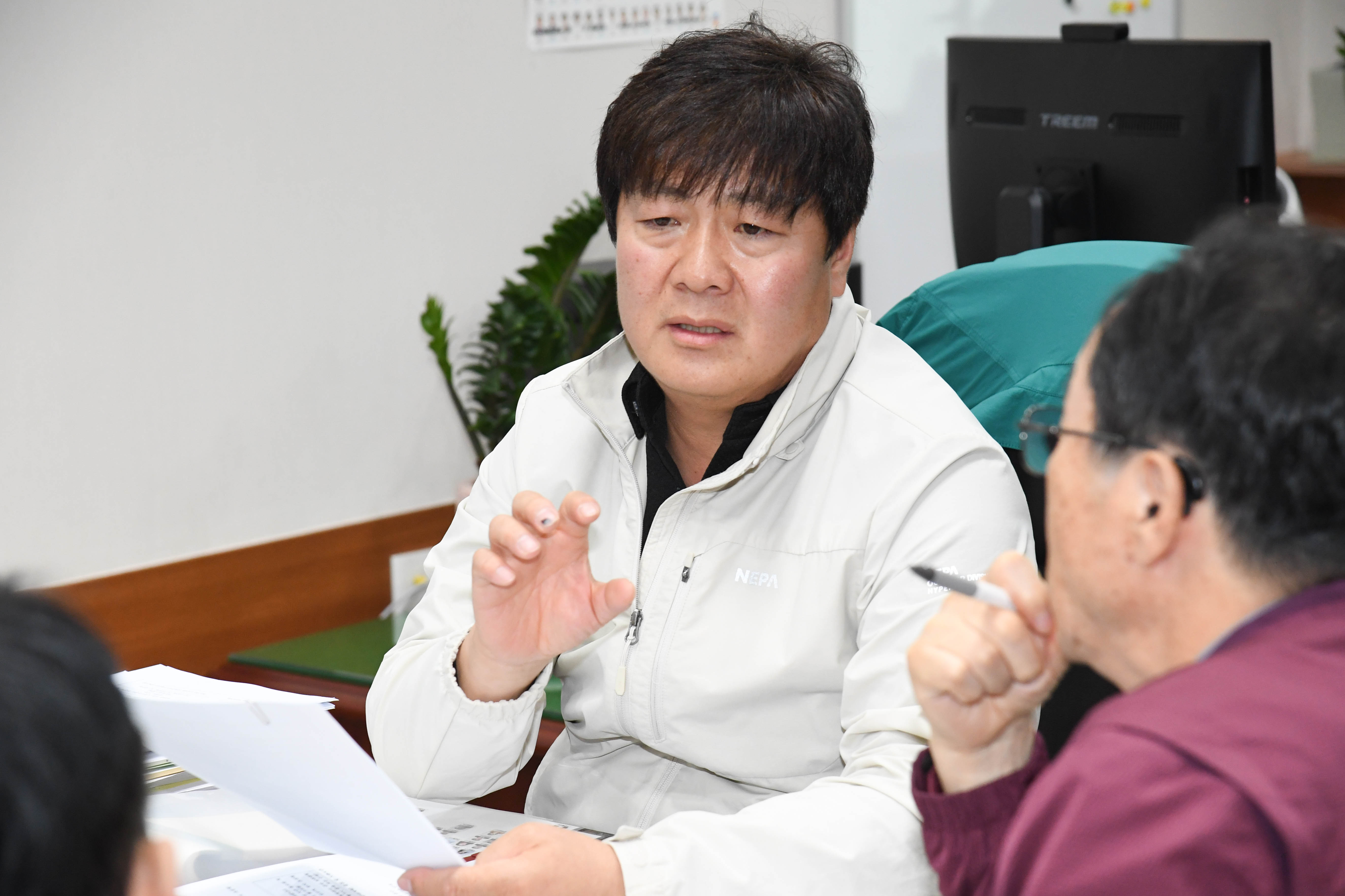 공진혁 의회운영위원장, 온양읍 발리 학교부지 관련 임원진들과 간담회4