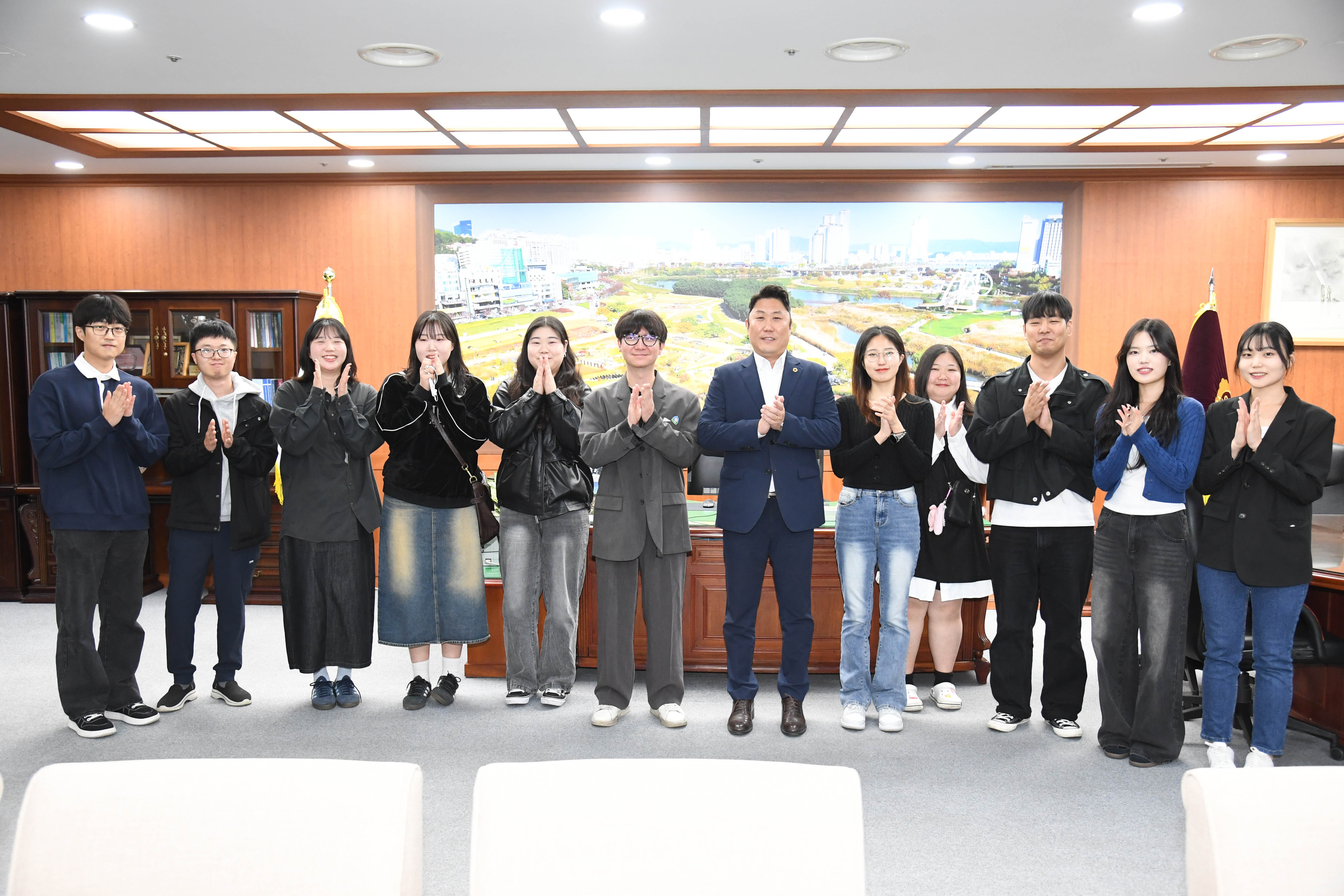 의장 직무대리 김종섭 부의장, 청년 소통 성장 공간 마주보기 청년들과 환담