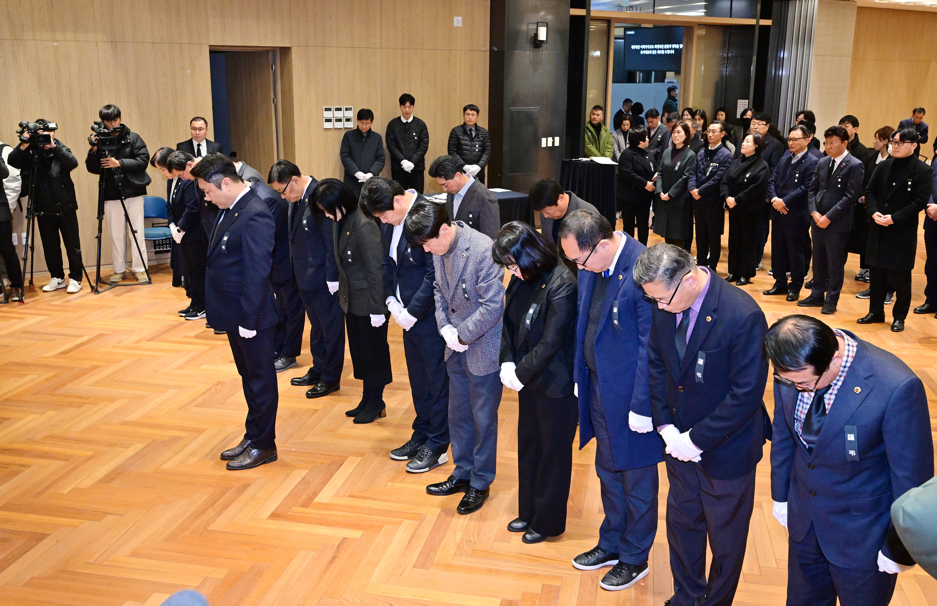 울산광역시의회, 제주항공 여객기 사고 희생자 합동분향소 조문8