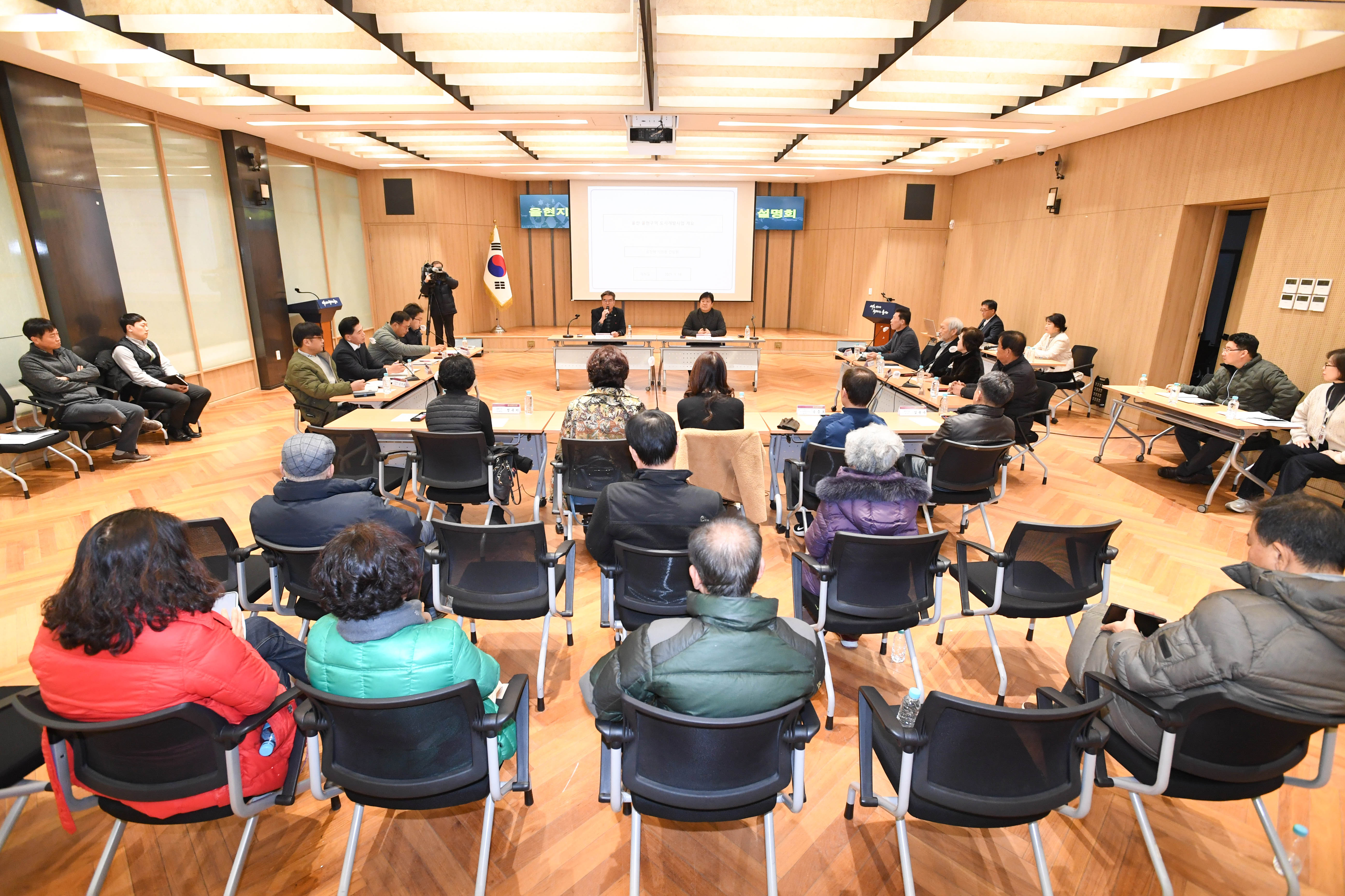 공진혁 의회운영위원장, 율현지구 도시개발사업 추진현황 및 향후계획 주민설명회3