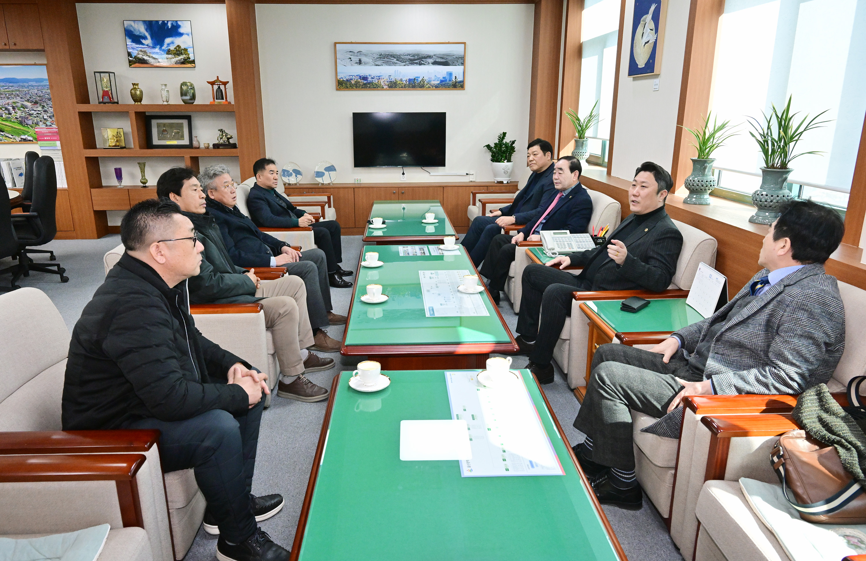 김종섭 부의장, 울산고등학교 총동창회(회장 박진우) 임원진 환담2