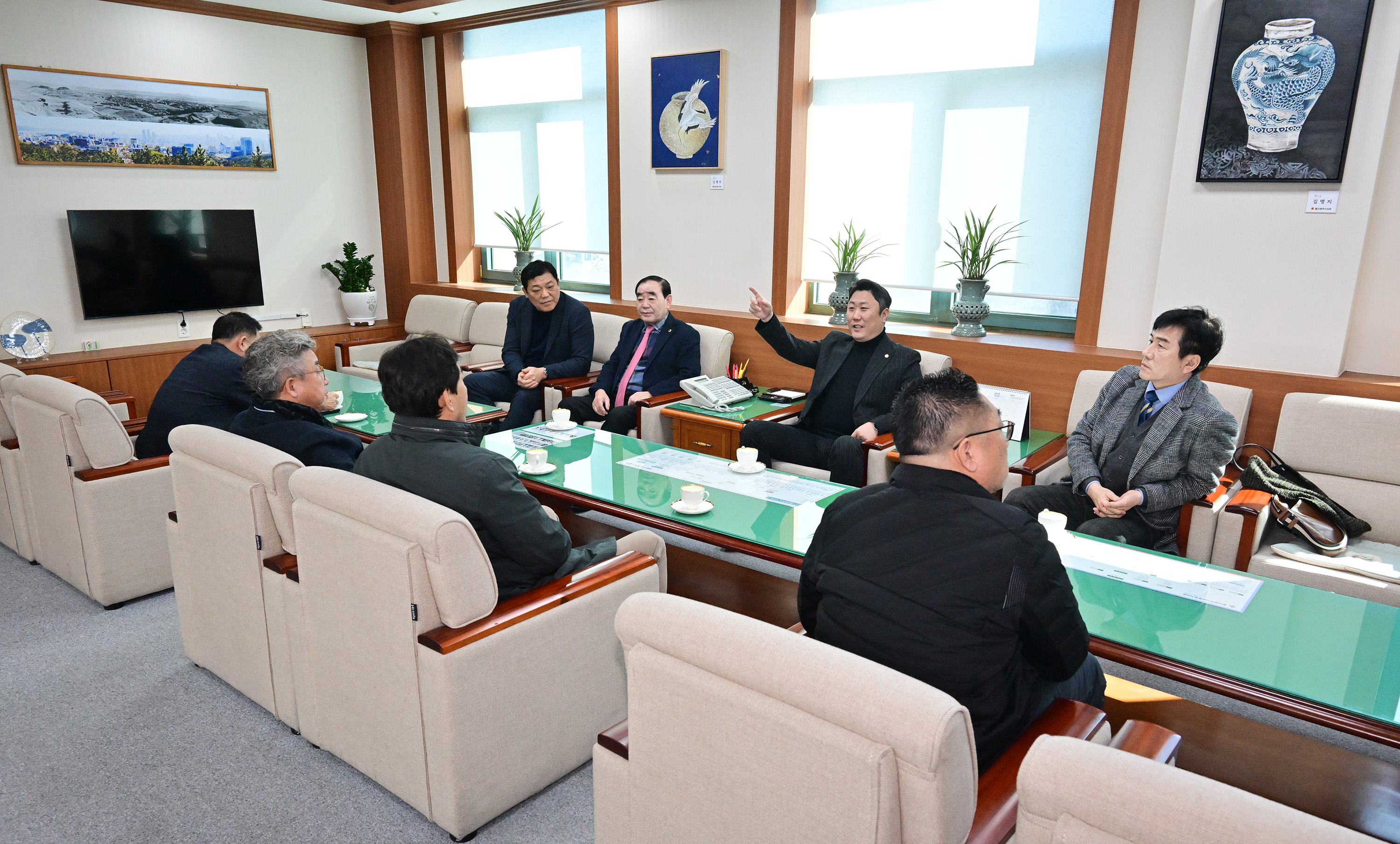 김종섭 부의장, 울산고등학교 총동창회(회장 박진우) 임원진 환담3