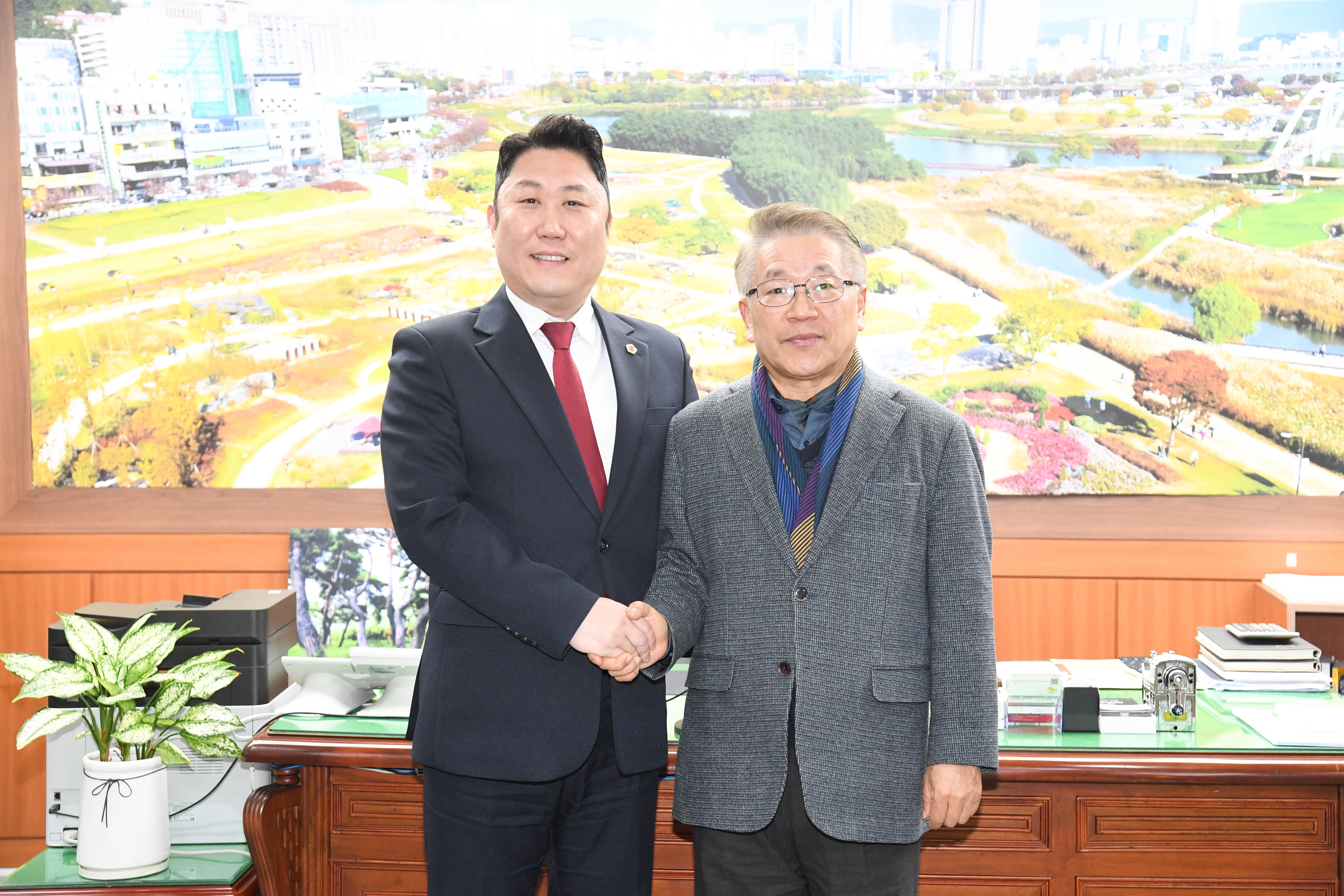 김종섭 부의장, 울산사회복지협의회장과 환담1