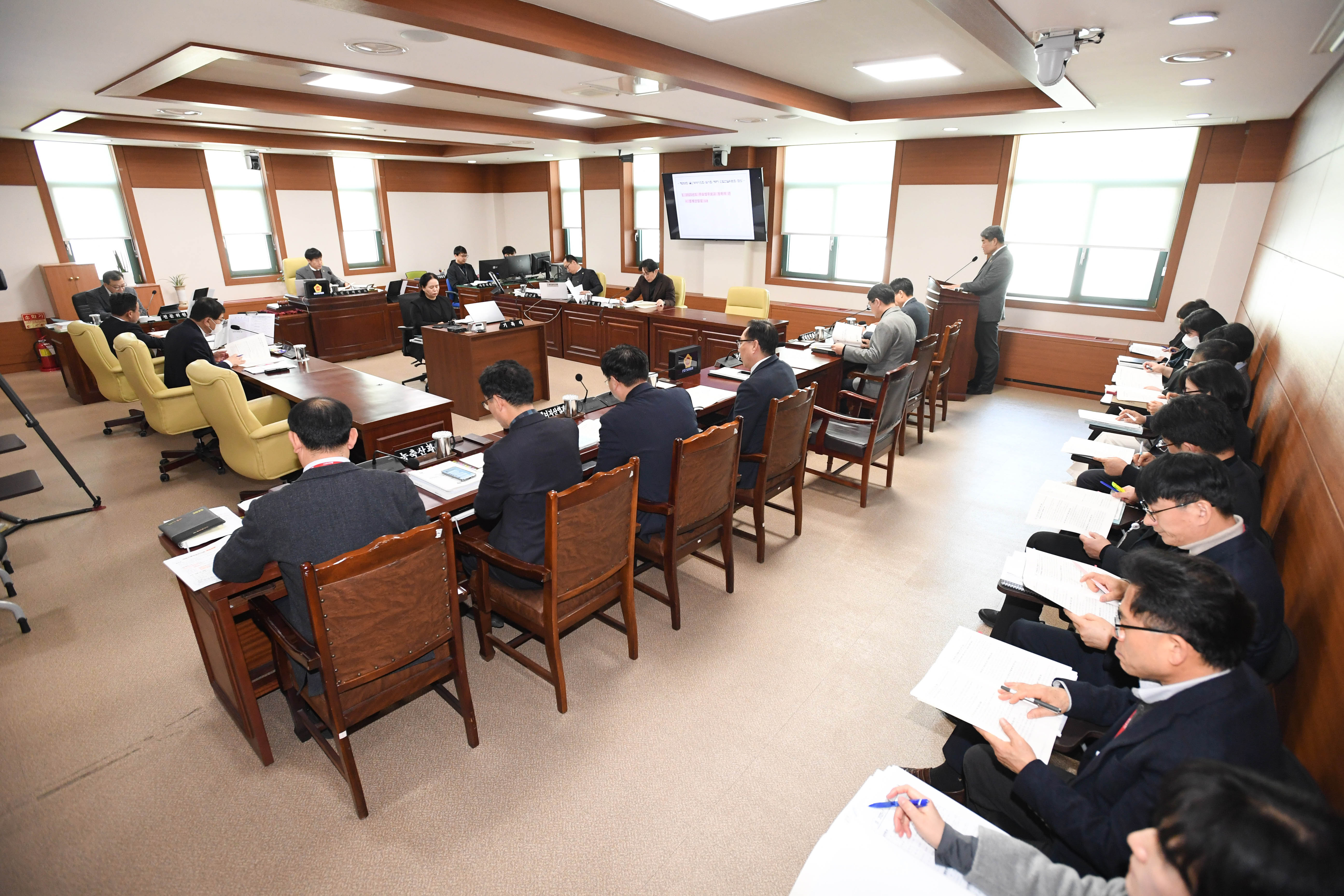 산업건설위원회, 경제산업실 소관 2025년도 주요업무보고 청취 및 조례안 심사3