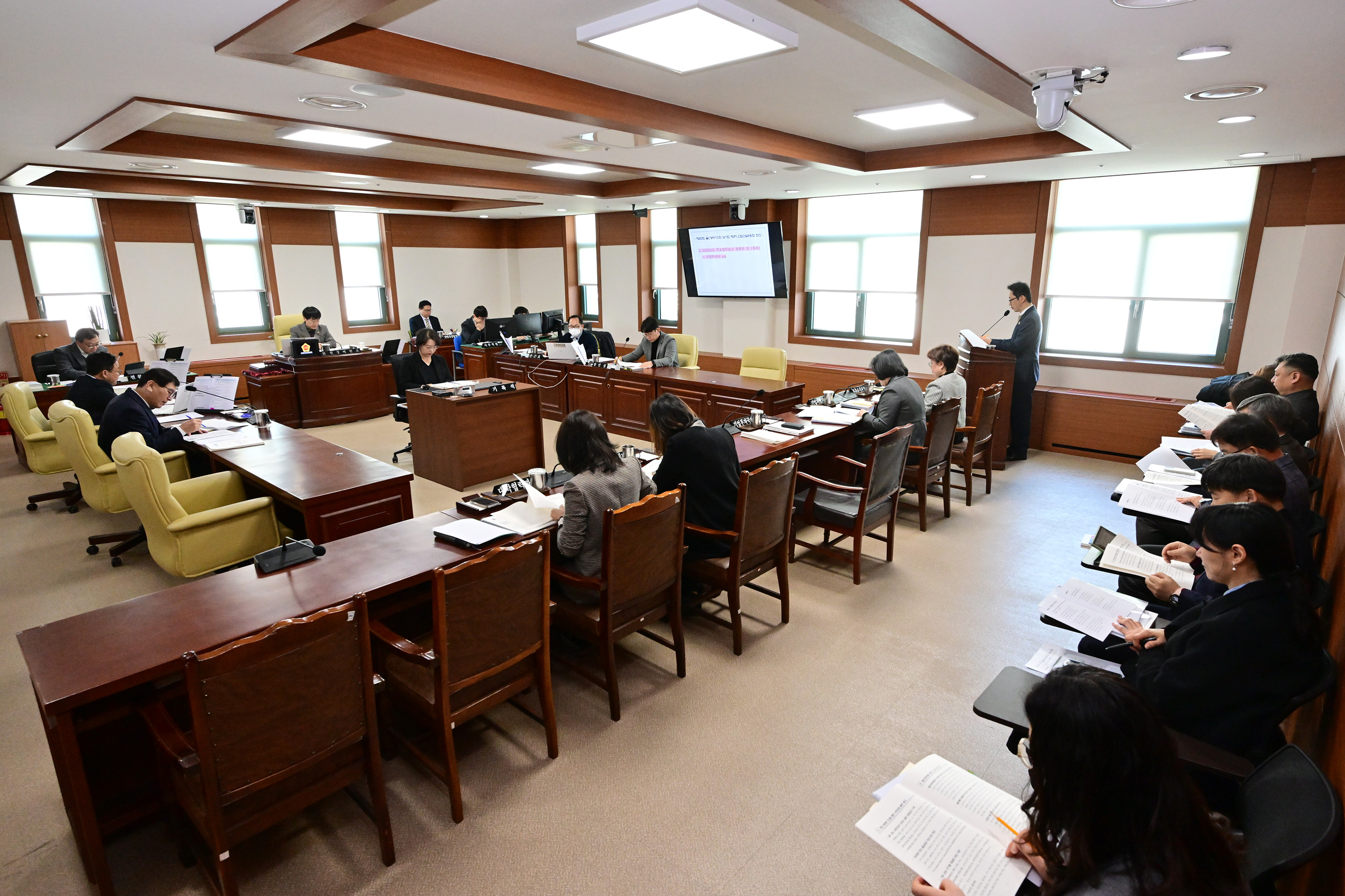 산업건설위원회, 기업투자국·울산도시공사 소관 2025년도 주요업무보고 청취 및 조례안 심사3