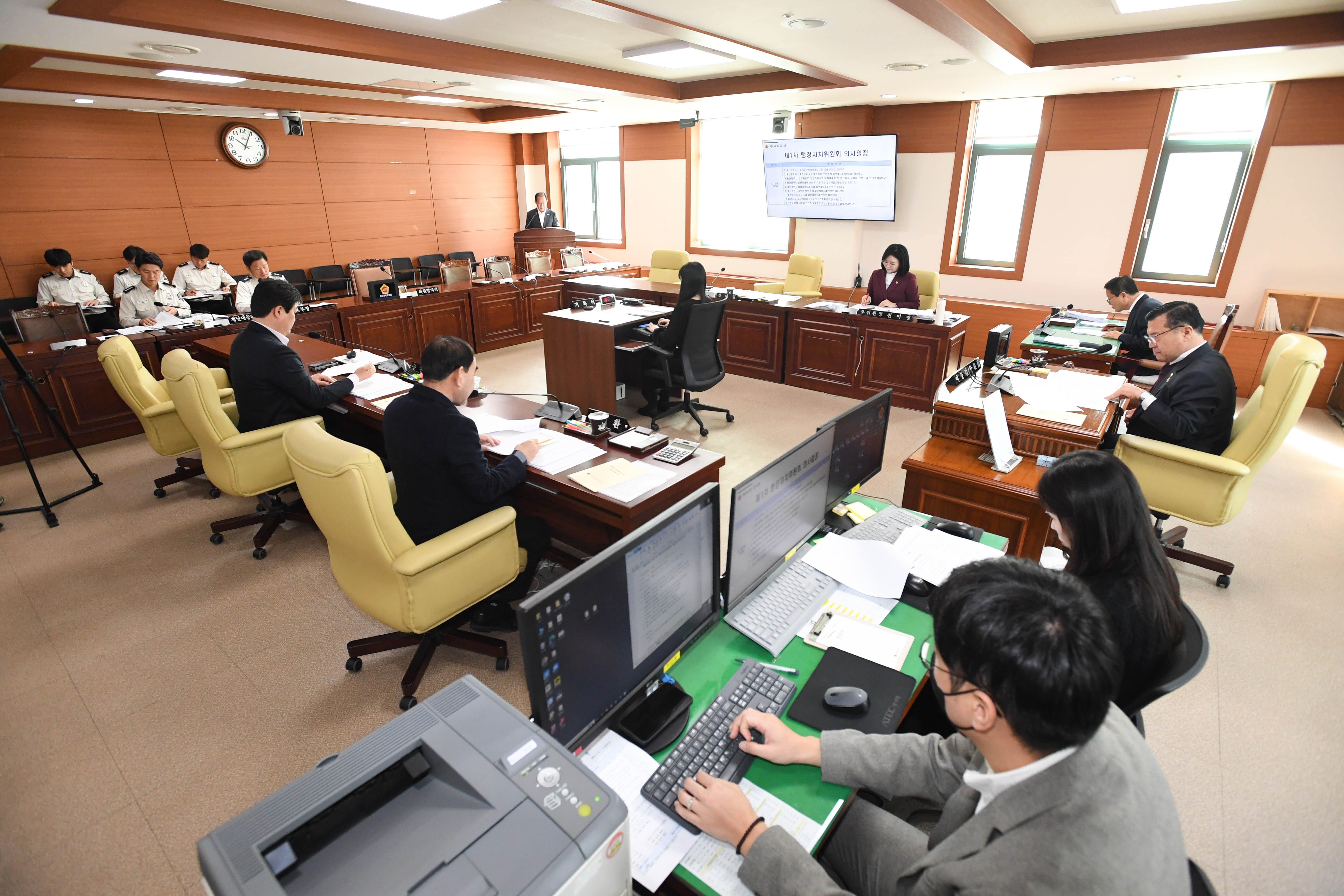 행정자치위원회, 울산광역시 119구급 안전취약계층 지원 조례안 등 심사2