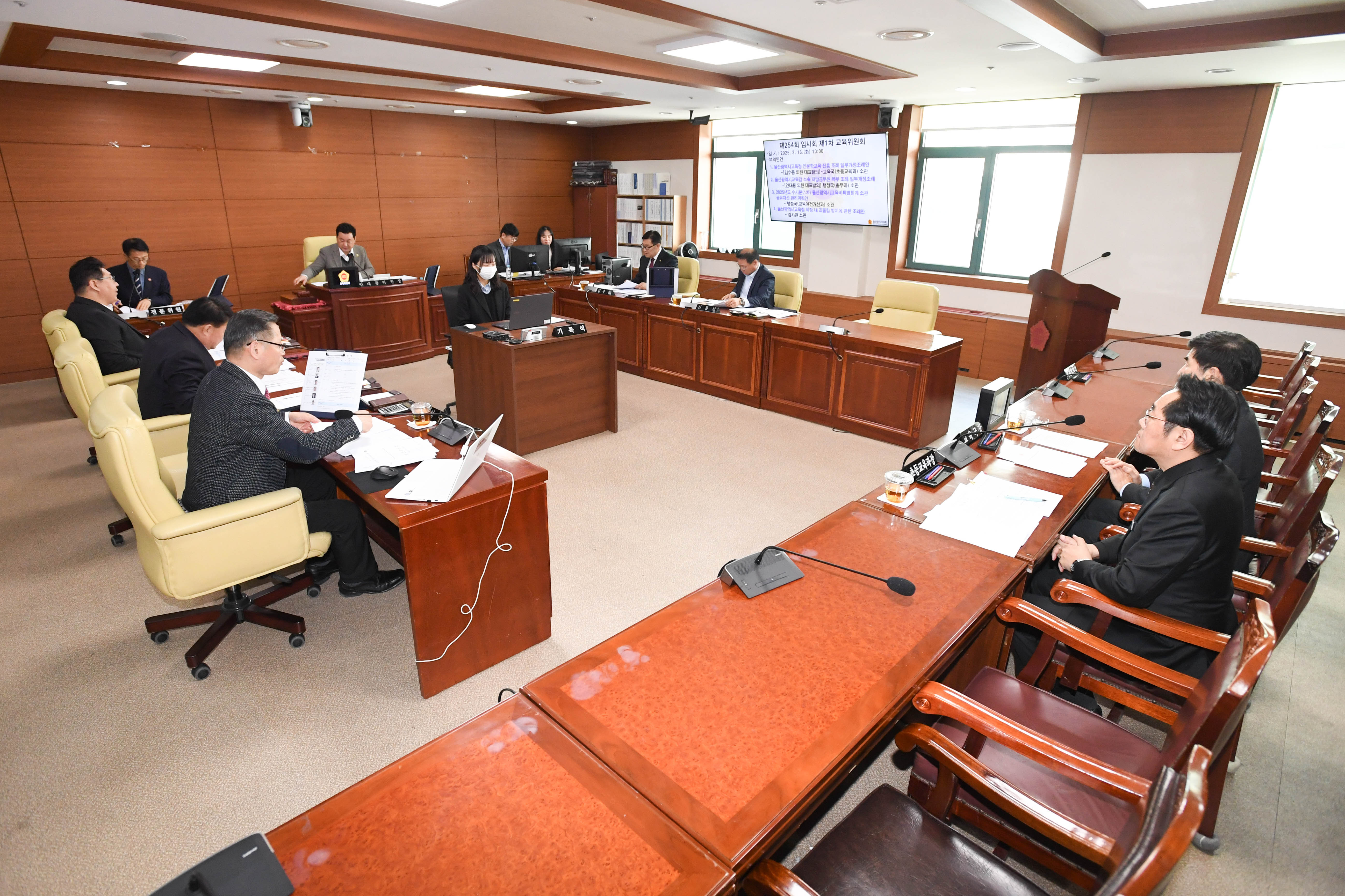 교육위원회, 울산광역시교육청 인문학교육 진흥 조례 일부개정조례안 등 심사