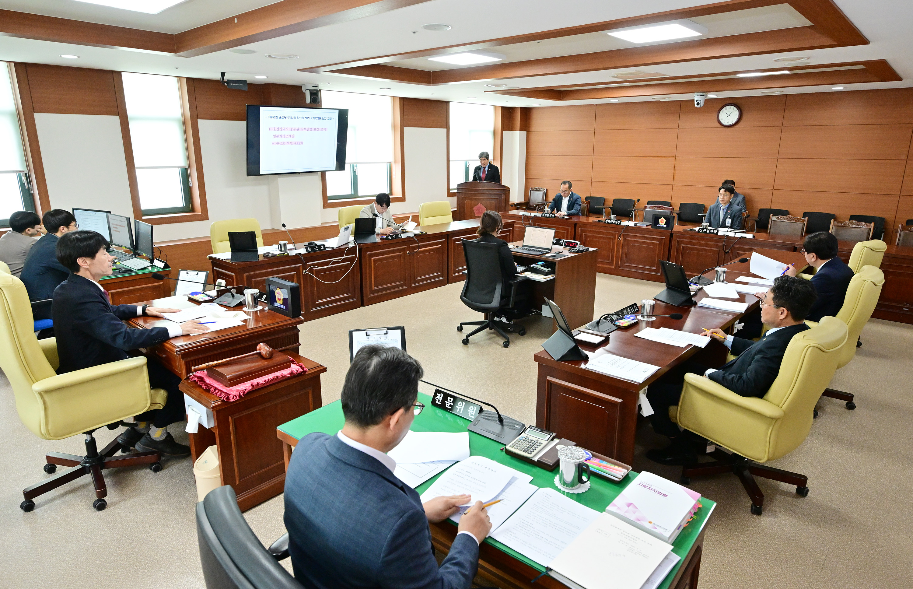 산업건설위원회 조례안 심사1