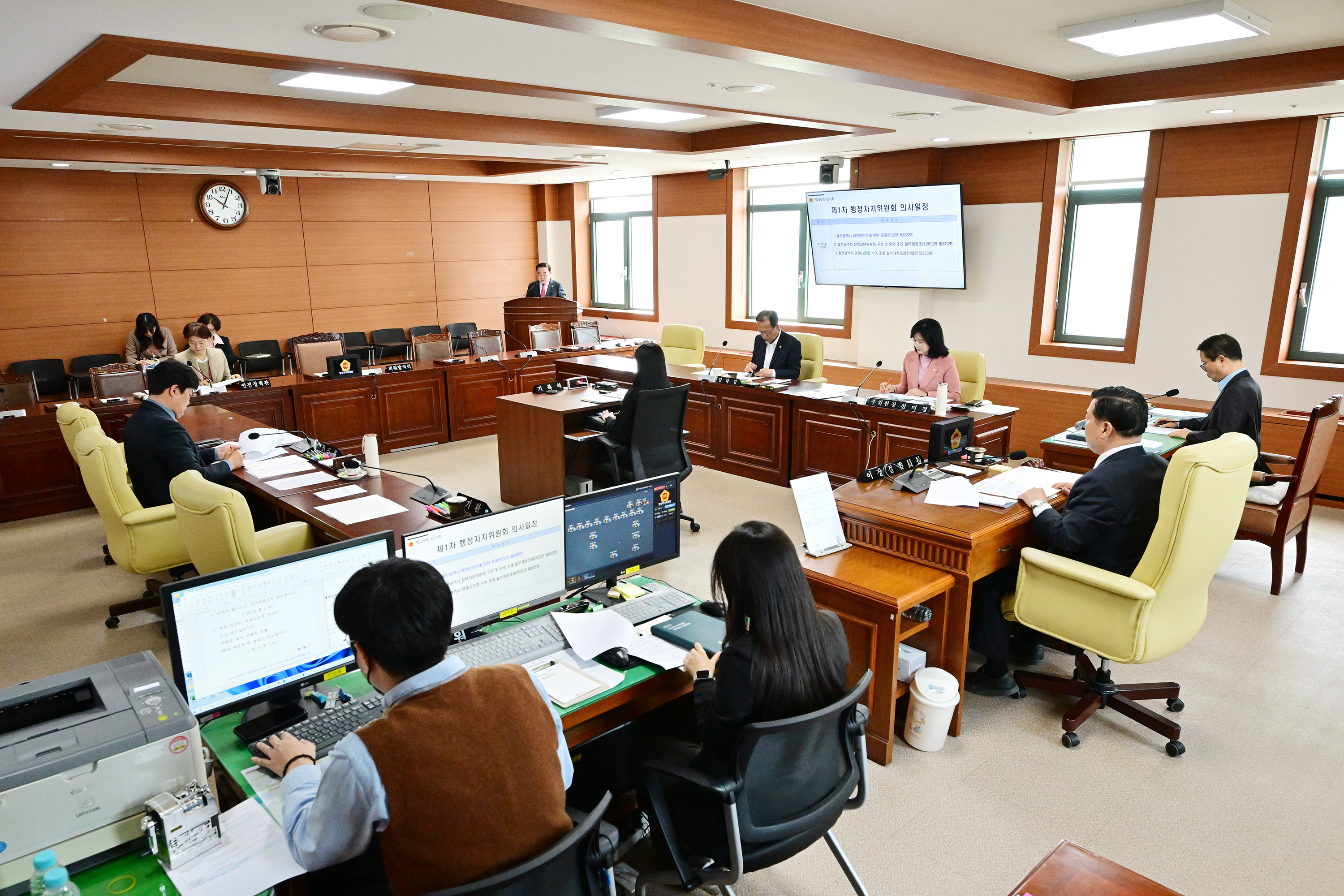 행정자치위원회 조례안 심사1