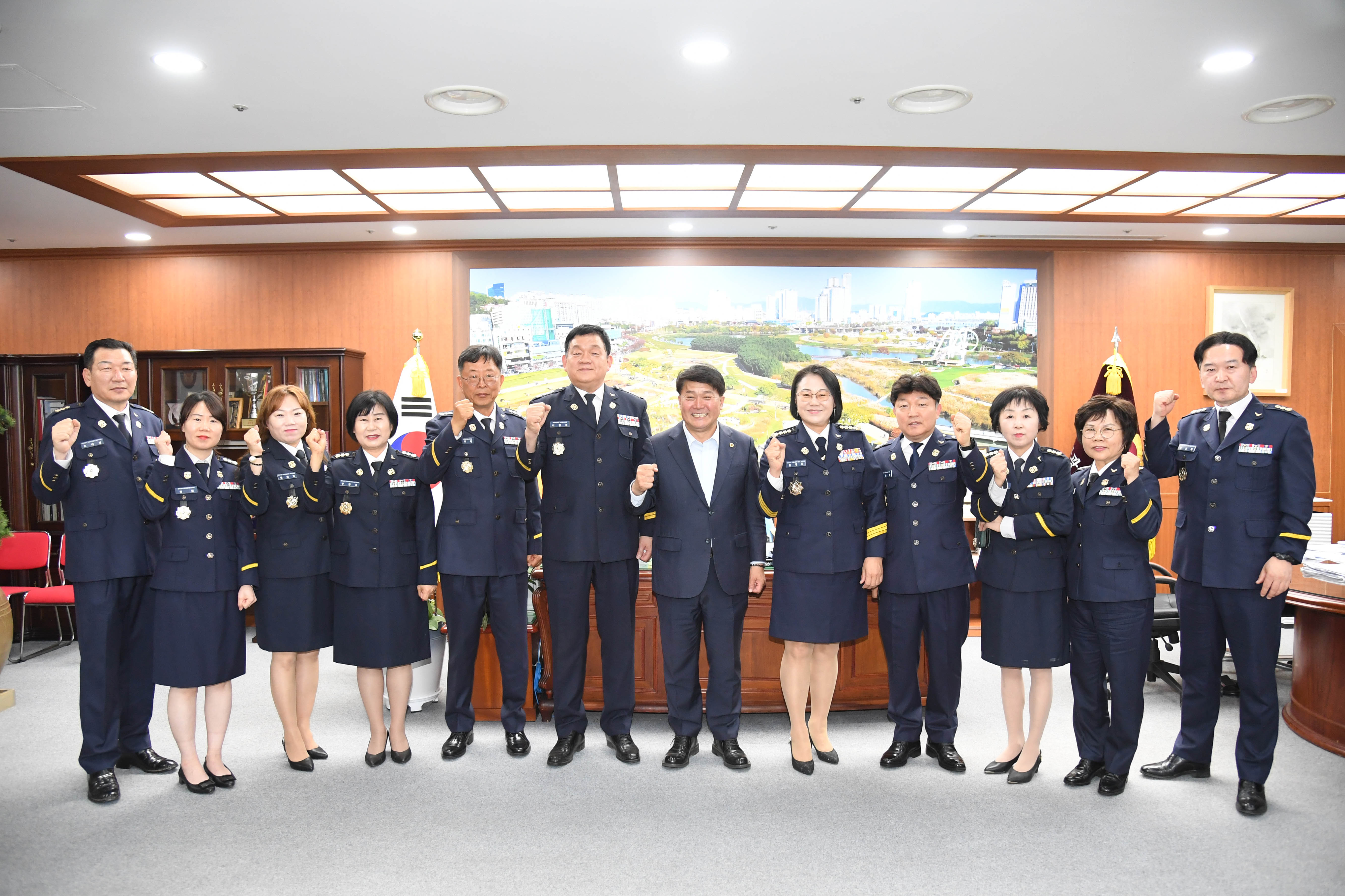 이성룡 의장, 중부소방서 의용소방대 환담1